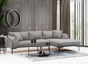 Sofá de canto elegante, cinza, 255 x 150 cm | Estrutura em madeira de faia e aglomerado, tecido 100% poliéster | Inclui 2 almofadas, pernas de metal | Design escandinavo moderno
