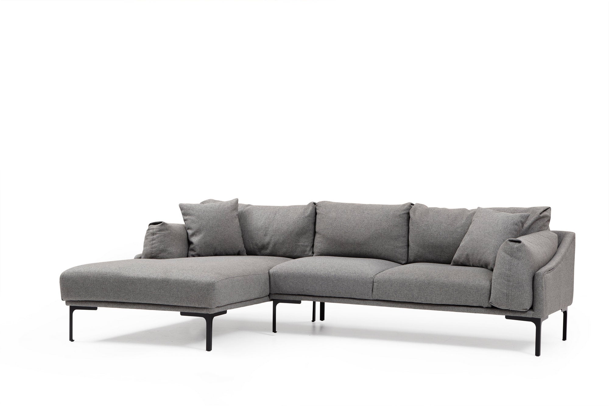 Sofá de canto elegante, cinza, 255 x 150 cm | Estrutura em madeira de faia e aglomerado, tecido 100% poliéster | Inclui 2 almofadas, pernas de metal | Design escandinavo moderno
