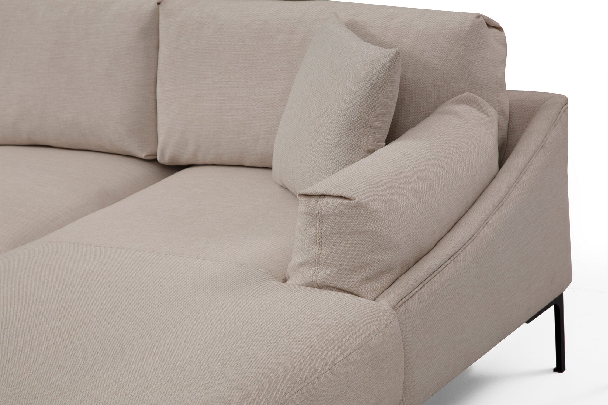 Sofá de canto elegante, cor creme, 255 x 150 cm | Estrutura em madeira de faia e aglomerado, tecido 100% poliéster | Inclui 2 almofadas, design industrial moderno