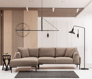 Sofá de canto elegante, cor mocha, 255 x 150 cm | Estrutura em madeira de faia e aglomerado, 100% poliéster, pernas em metal preto | Inclui 2 almofadas, perfeito para ambientes modernos