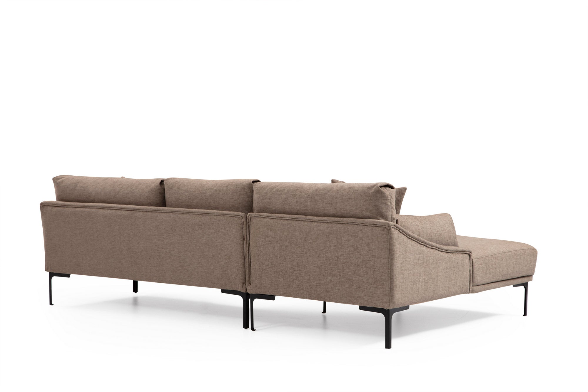 Sofá de canto elegante, cor mocha, 255 x 150 cm | Estrutura em madeira de faia e aglomerado, 100% poliéster, pernas em metal preto | Inclui 2 almofadas, perfeito para ambientes modernos