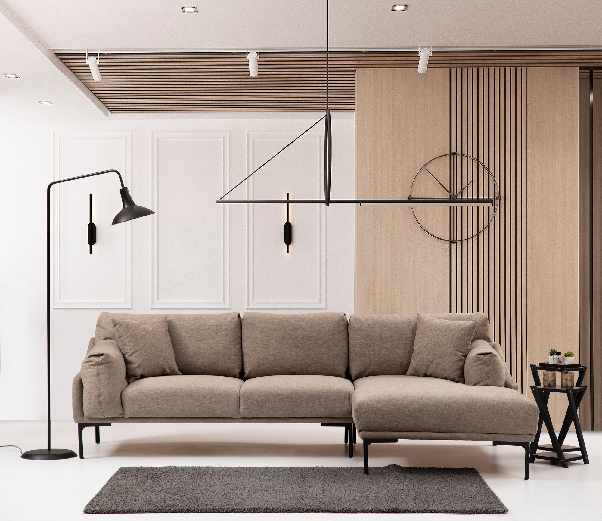 Sofá de canto elegante, cor mocha, 255 x 150 cm | Estrutura em madeira de faia e aglomerado, 100% poliéster, pernas em metal preto | Inclui 2 almofadas, perfeito para ambientes modernos