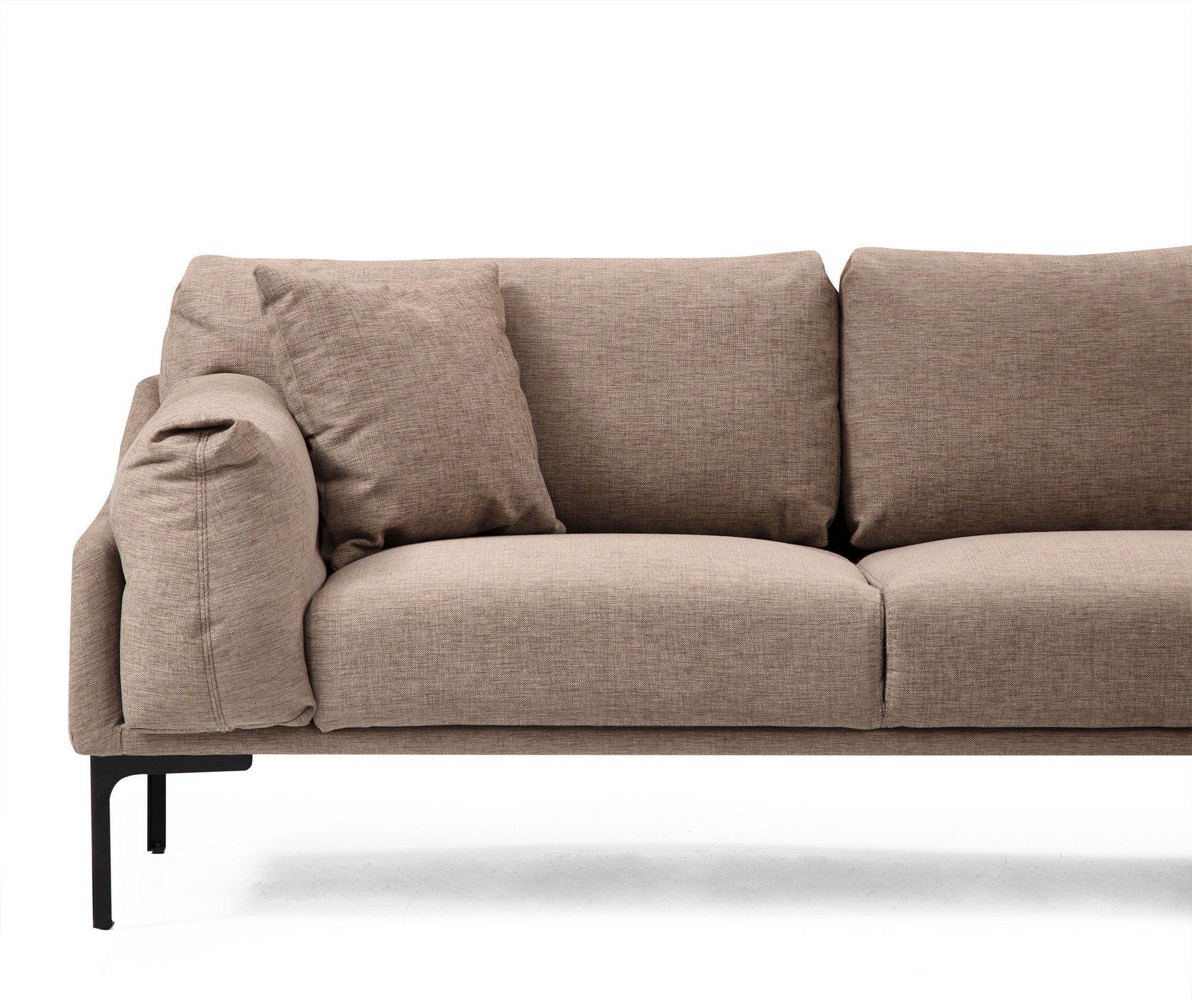Sofá de canto elegante, cor mocha, 255 x 150 cm | Estrutura em madeira de faia e aglomerado, 100% poliéster, pernas em metal preto | Inclui 2 almofadas, perfeito para ambientes modernos