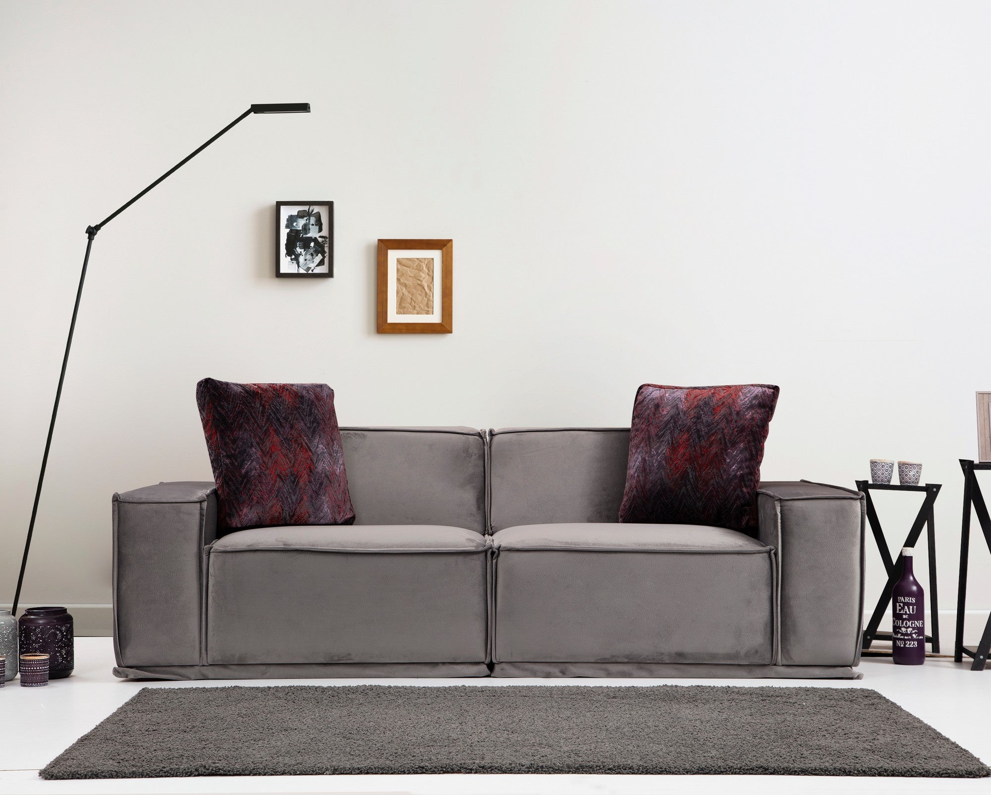Sofá elegante de 2 lugares, cinza, 215 x 100 x 76 cm | Estrutura em madeira de faia, 100% poliéster, espuma macia e almofadas | Design escandinavo moderno para residências e hotéis