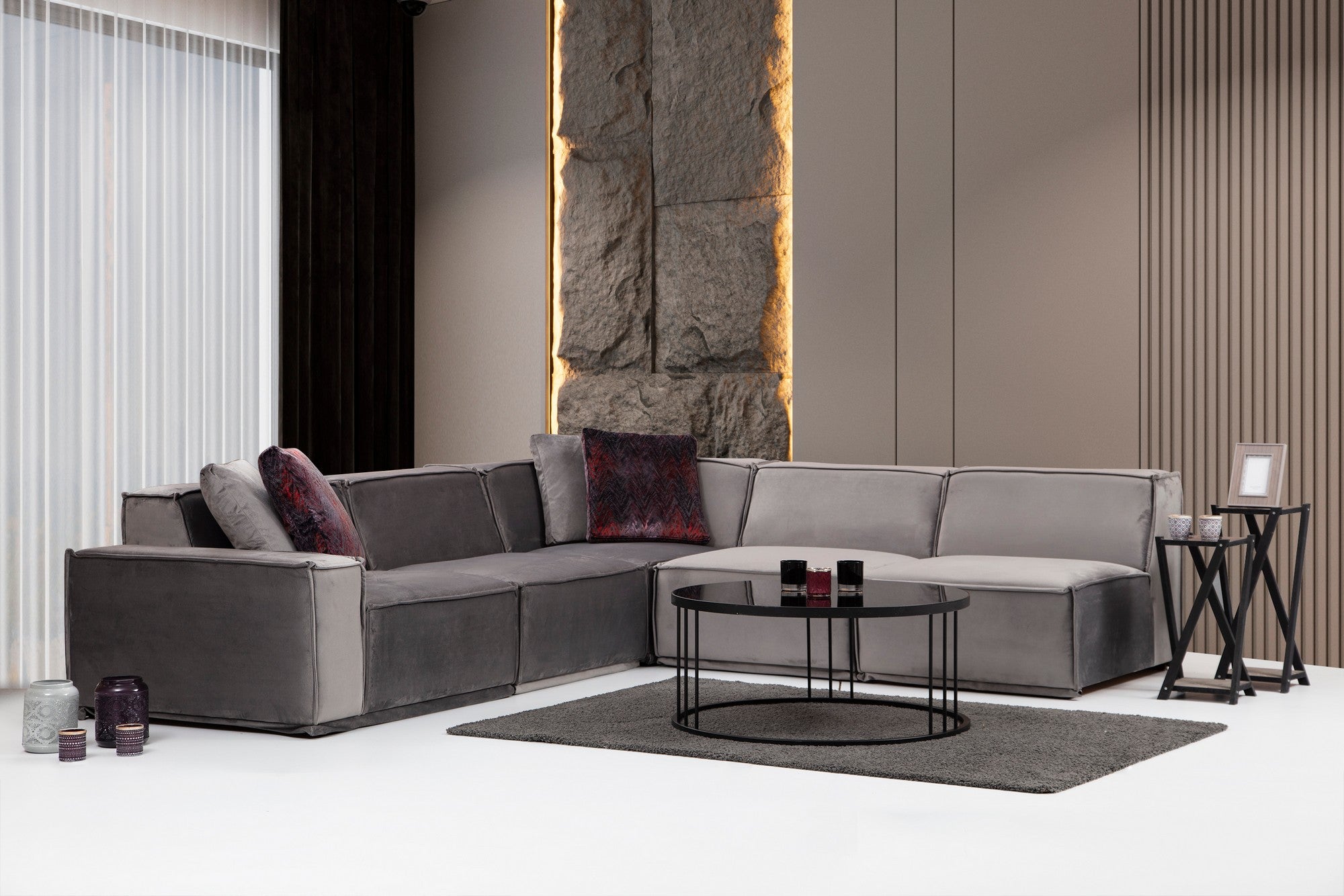 Sofá de canto elegante, cinza, 300 x 276 x 76 cm | Estrutura em madeira de faia e aglomerado, 100% poliéster, 4 almofadas incluídas | Perfeito para espaços modernos