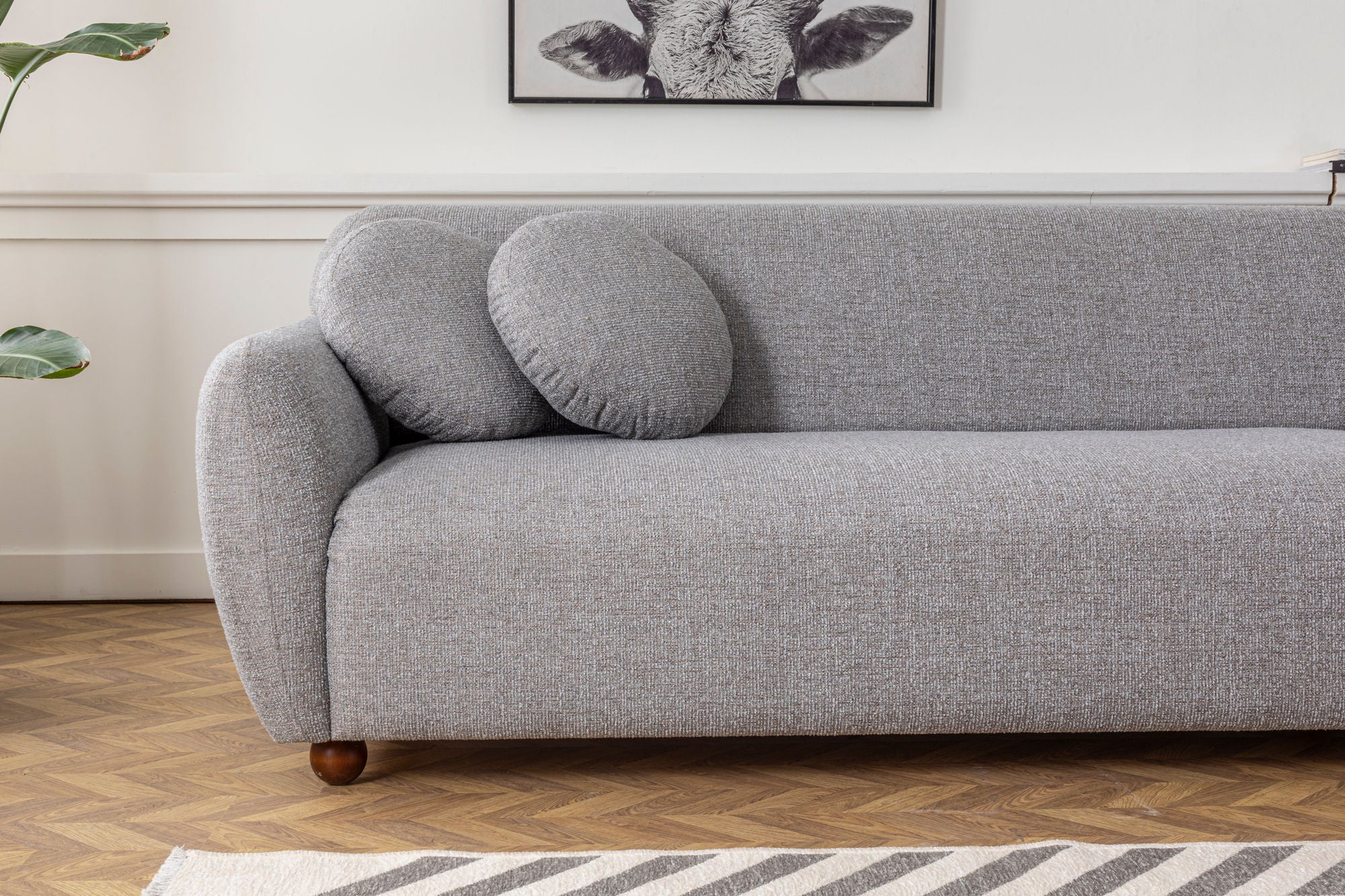 Sofá de canto elegante, cinza claro, 273 x 162 x 93 cm | Estrutura em madeira de faia e aglomerado, 100% poliéster, 2 almofadas incluídas | Design elegante para espaços de convivência modernos