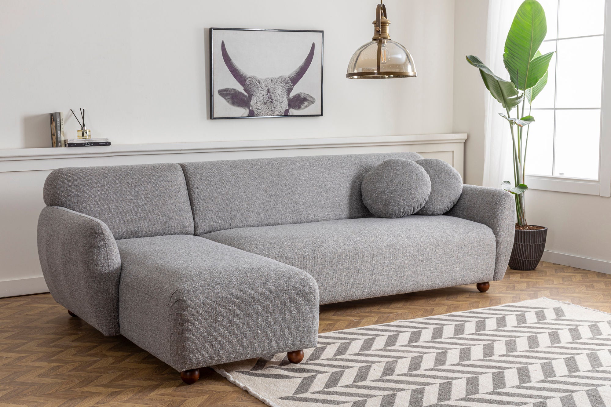 Sofá de canto elegante, cinza claro, 162 x 273 cm | Estrutura em madeira de faia e aglomerado, 100% poliéster, 2 almofadas incluídas | Design elegante para espaços de convivência modernos