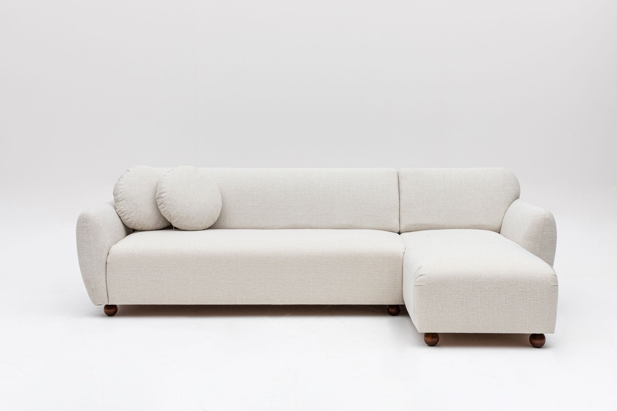 Sofá de canto elegante, branco, 162 x 273 cm | Estrutura em madeira de faia e aglomerado, 100% poliéster, 2 almofadas incluídas | Elegante e confortável para espaços de convivência modernos