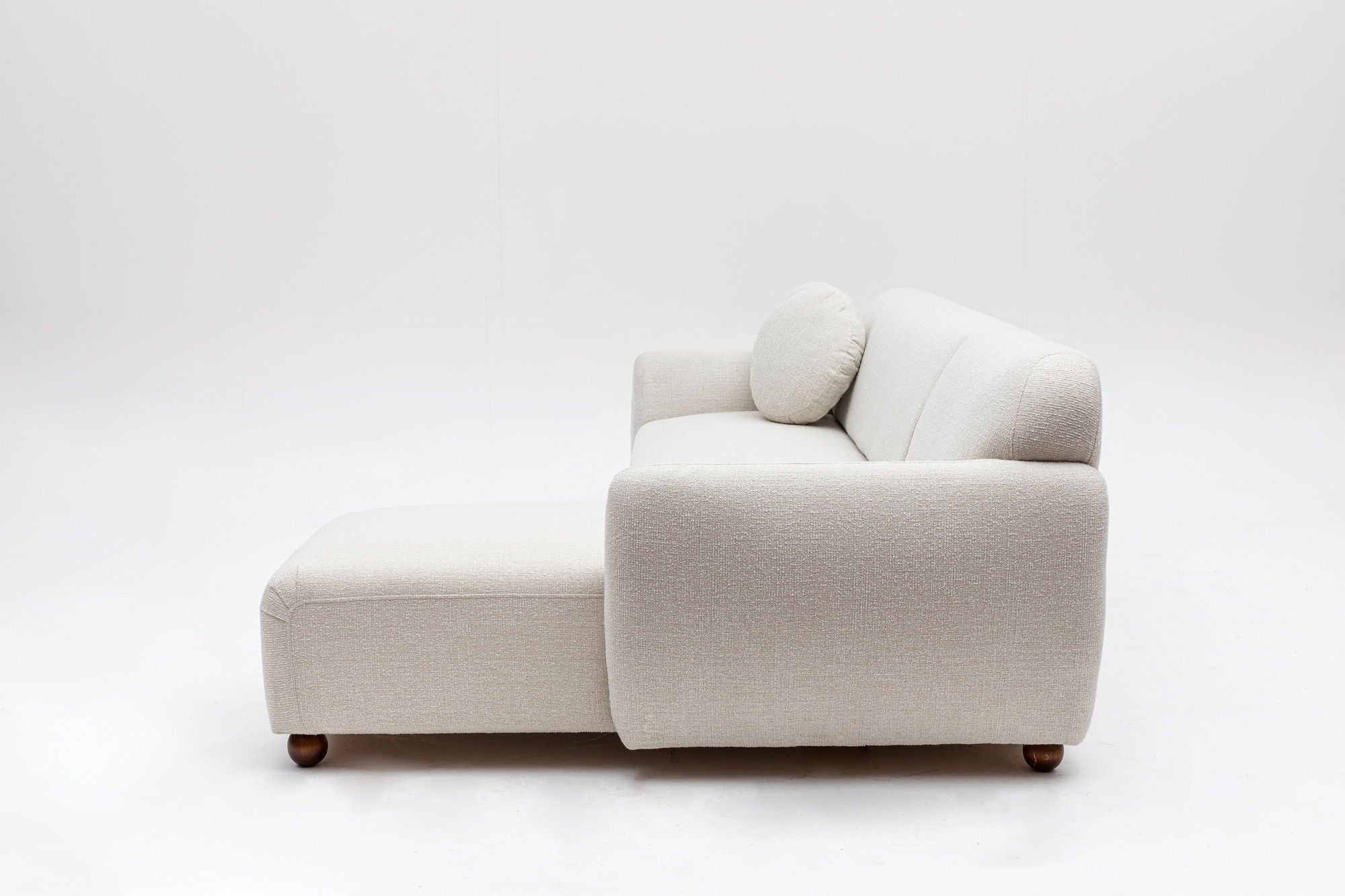 Sofá de canto elegante, branco, 162 x 273 cm | Estrutura em madeira de faia e aglomerado, 100% poliéster, 2 almofadas incluídas | Elegante e confortável para espaços de convivência modernos
