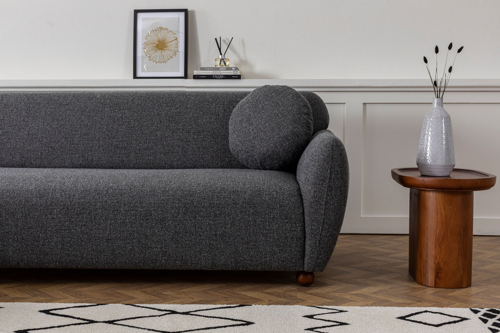 Sofá de canto elegante, cinza escuro, 280 x 280 cm | Estrutura em madeira de faia e aglomerado, 100% poliéster, 2 almofadas incluídas | Design elegante para espaços de convivência modernos