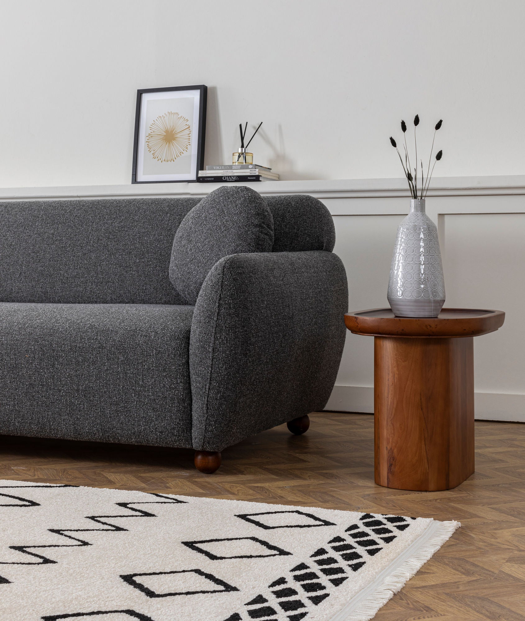 Sofá de canto elegante, cinza escuro, 280 x 280 cm | Estrutura em madeira de faia e aglomerado, 100% poliéster, 2 almofadas incluídas | Design elegante para espaços de convivência modernos