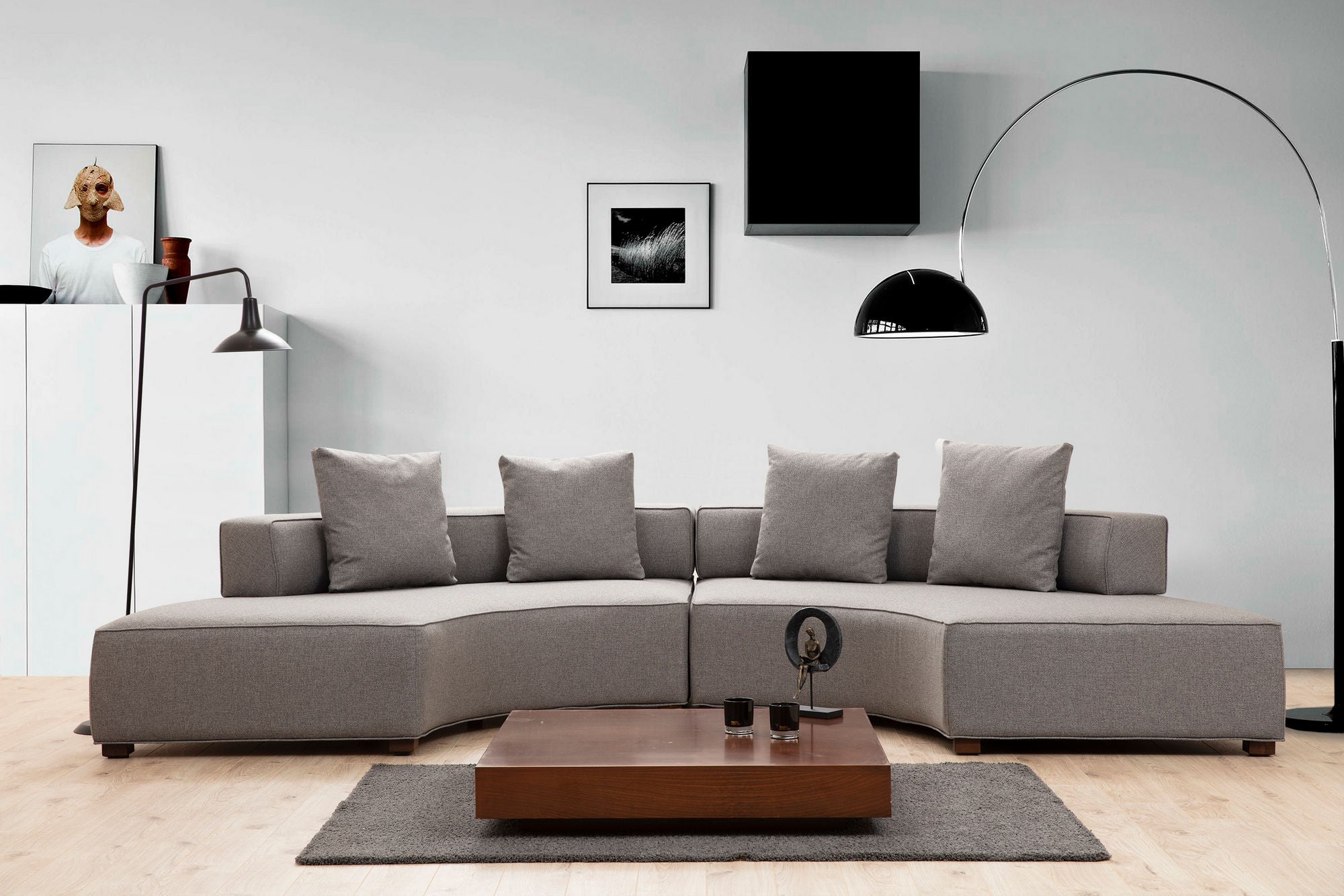 Sofá de canto elegante, cinza, 360 x 105 cm | Estrutura em madeira de faia e aglomerado, 100% poliéster, 4 almofadas incluídas | Design escandinavo moderno para residências e hotéis
