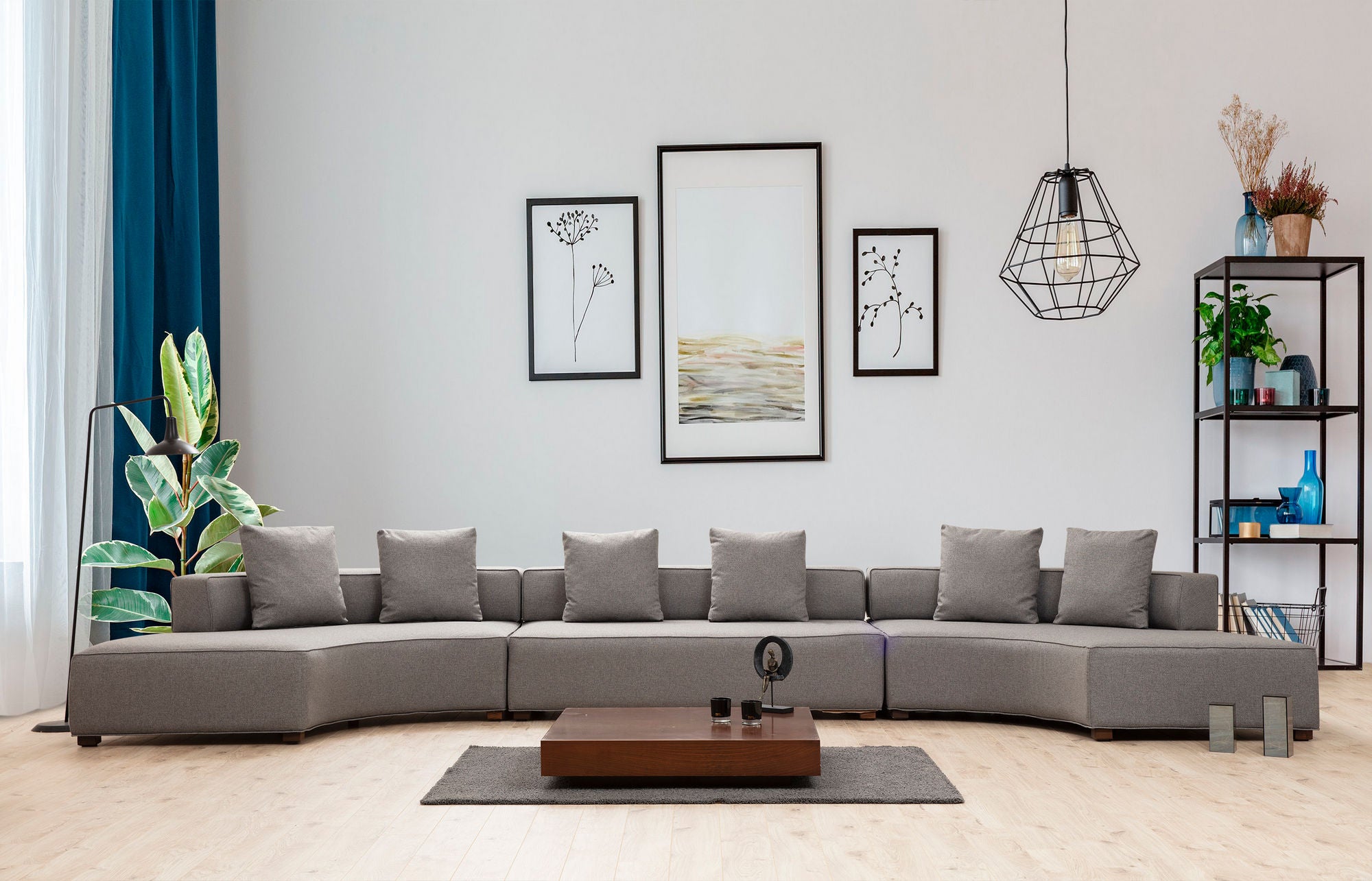 Sofá de canto elegante, cinza, 552 x 105 cm | Estrutura em madeira de faia e aglomerado, 100% poliéster, 6 almofadas incluídas | Design escandinavo moderno para residências e hotéis