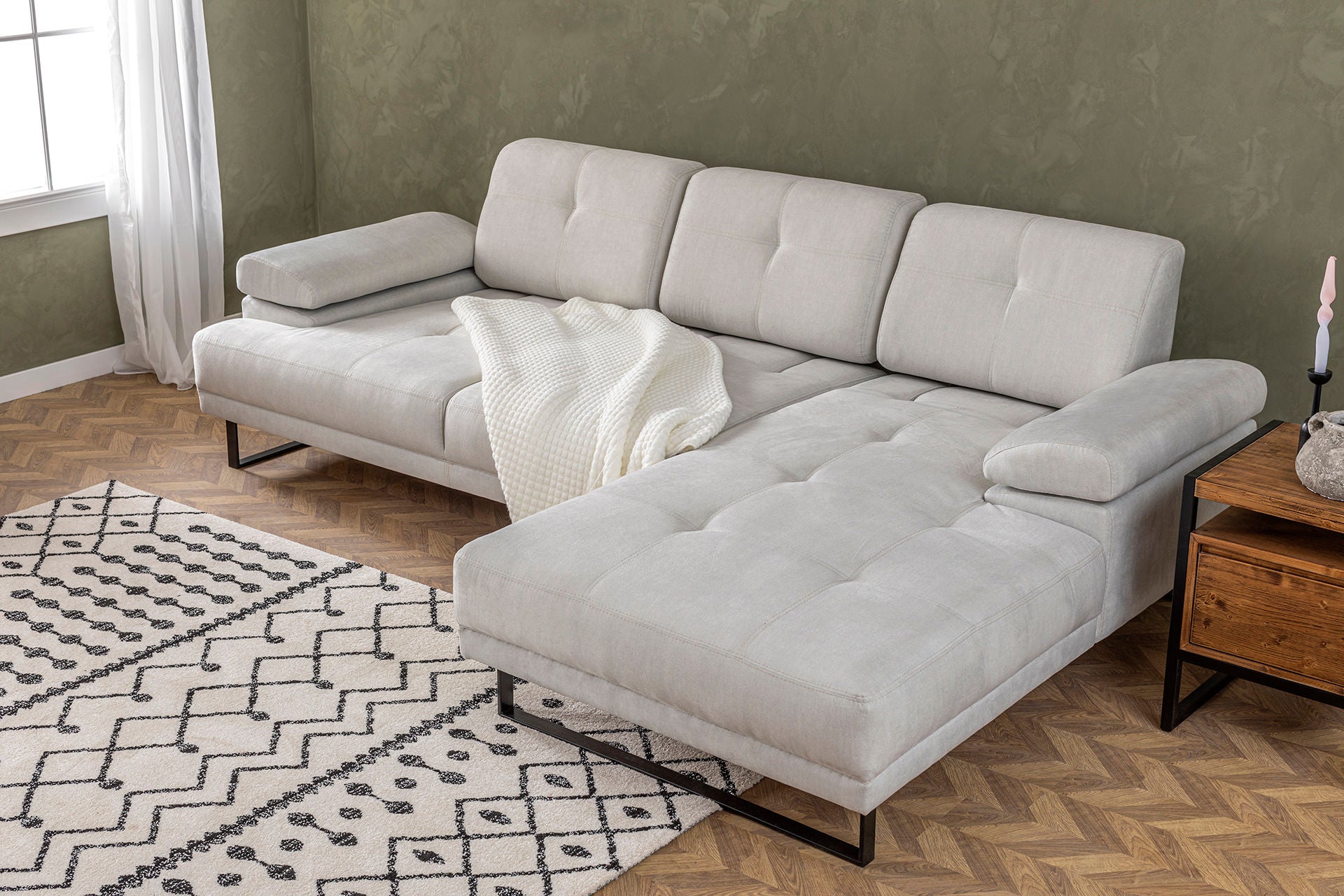 Sofá de canto elegante, bege, 274 x 174 x 83 cm | Estrutura em madeira de faia e aglomerado, 100% poliéster, braço ajustável, encosto móvel | Design industrial moderno