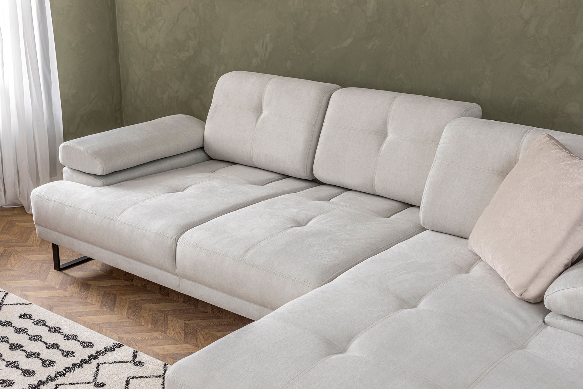 Sofá de canto elegante, bege, 274 x 174 x 83 cm | Estrutura em madeira de faia e aglomerado, 100% poliéster, braço ajustável, encosto móvel | Design industrial moderno