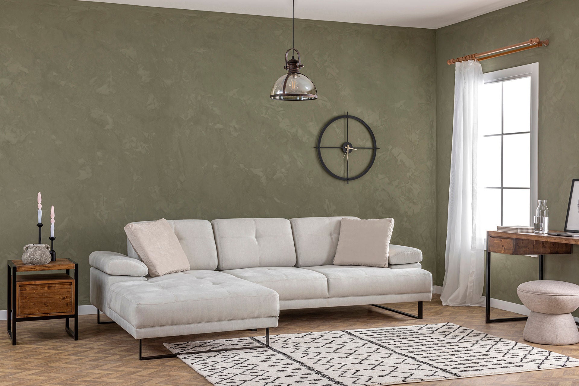 Sofá de canto bege com estrutura de madeira de faia, 174 x 314 cm | 100% poliéster, braço ajustável, encosto móvel, pernas de metal preto fosco | Elegante e funcional para uma vida moderna