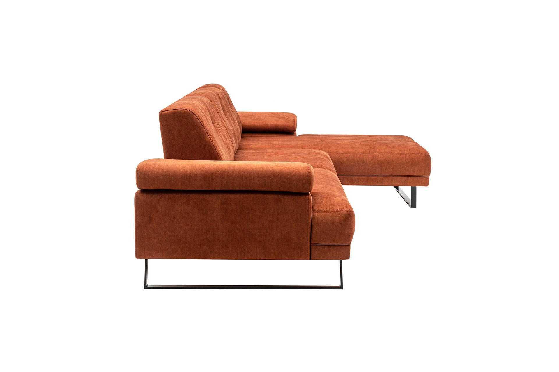 Sofá de canto laranja elegante, estrutura de madeira de faia e aglomerado, 274 x 174 cm | 100% poliéster, braço ajustável, encosto móvel, pernas pretas foscas | Design industrial moderno