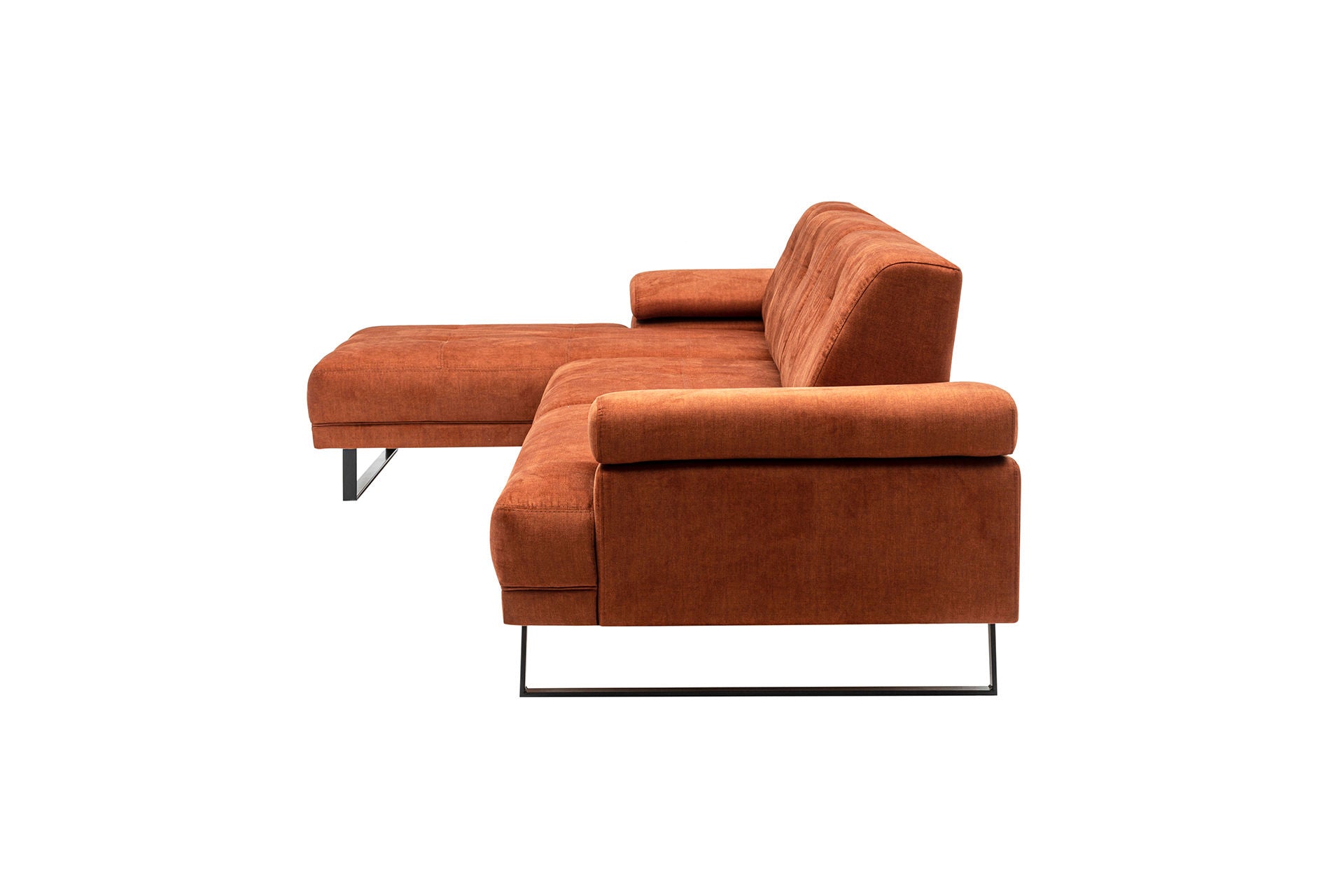 Sofá de canto laranja elegante, estrutura de madeira de faia e aglomerado, 174 x 314 cm | 100% poliéster, braço ajustável, encosto móvel, pernas pretas foscas | Design industrial moderno