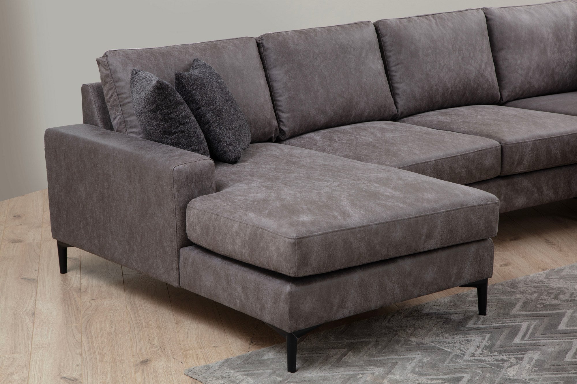 Sofá de canto elegante, antracite, 155 x 314 x 200 cm | Estrutura em madeira de faia e aglomerado, 100% poliéster, almofadas de espuma macia | Design moderno para salas de estar