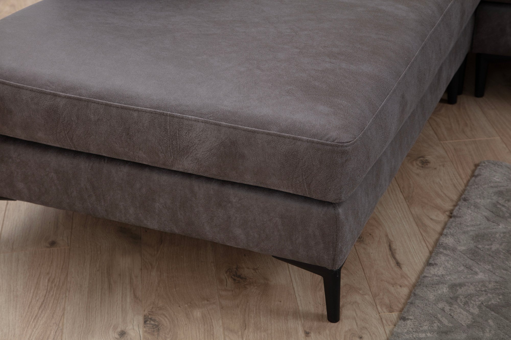 Sofá de canto elegante, antracite, 155 x 314 x 200 cm | Estrutura em madeira de faia e aglomerado, 100% poliéster, almofadas de espuma macia | Design moderno para salas de estar