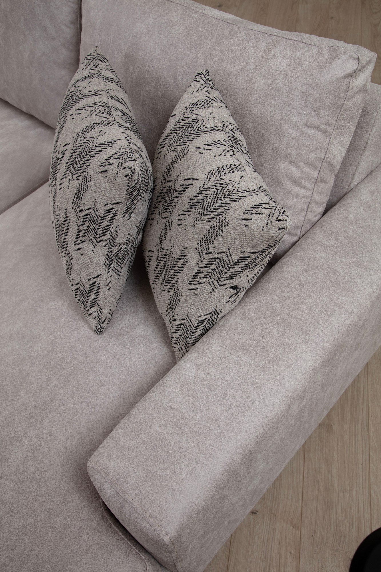 Sofá de canto elegante, bege, 200 x 314 x 155 cm | Estrutura em madeira de faia e aglomerado, 100% poliéster, almofadas de espuma macia | Design moderno para sala de estar