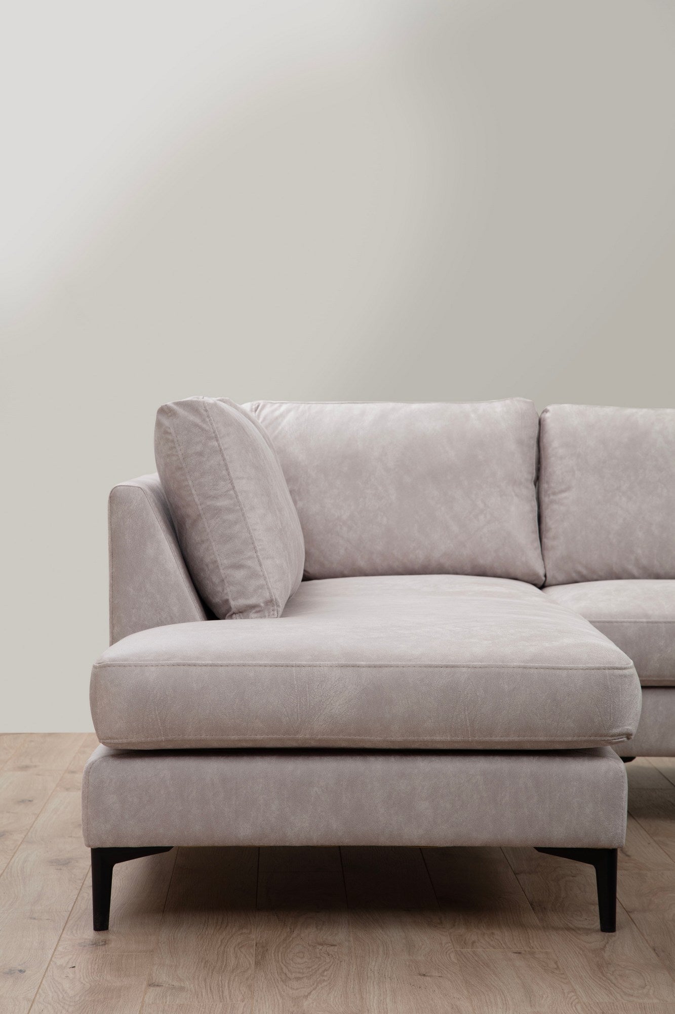 Sofá de canto elegante, bege, 200 x 314 x 155 cm | Estrutura em madeira de faia e aglomerado, 100% poliéster, almofadas de espuma macia | Design moderno para sala de estar