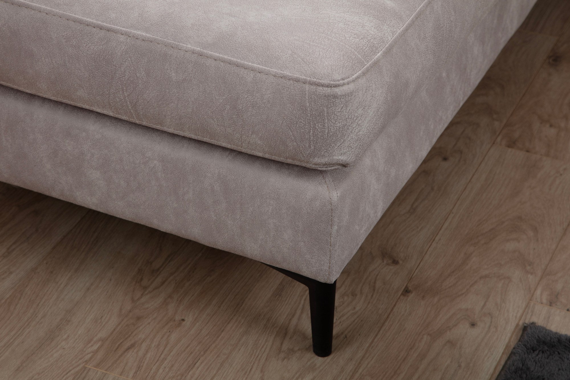 Sofá de canto elegante, bege, 155 x 314 x 200 cm | Estrutura em madeira de faia e aglomerado, 100% poliéster, almofadas de espuma macia | Design moderno para sala de estar