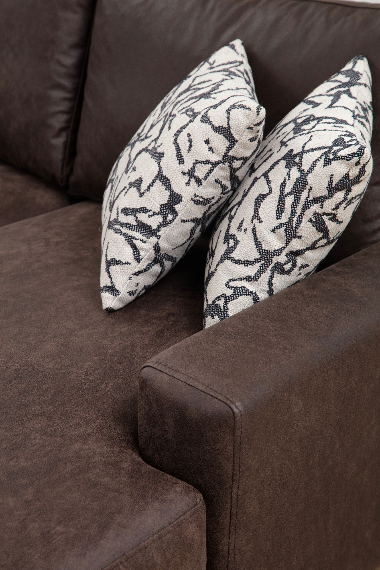 Sofá de canto elegante, marrom, 200 x 314 x 155 cm | Estrutura em madeira de faia e aglomerado, 100% poliéster, almofadas de espuma macia | Design moderno para sala de estar