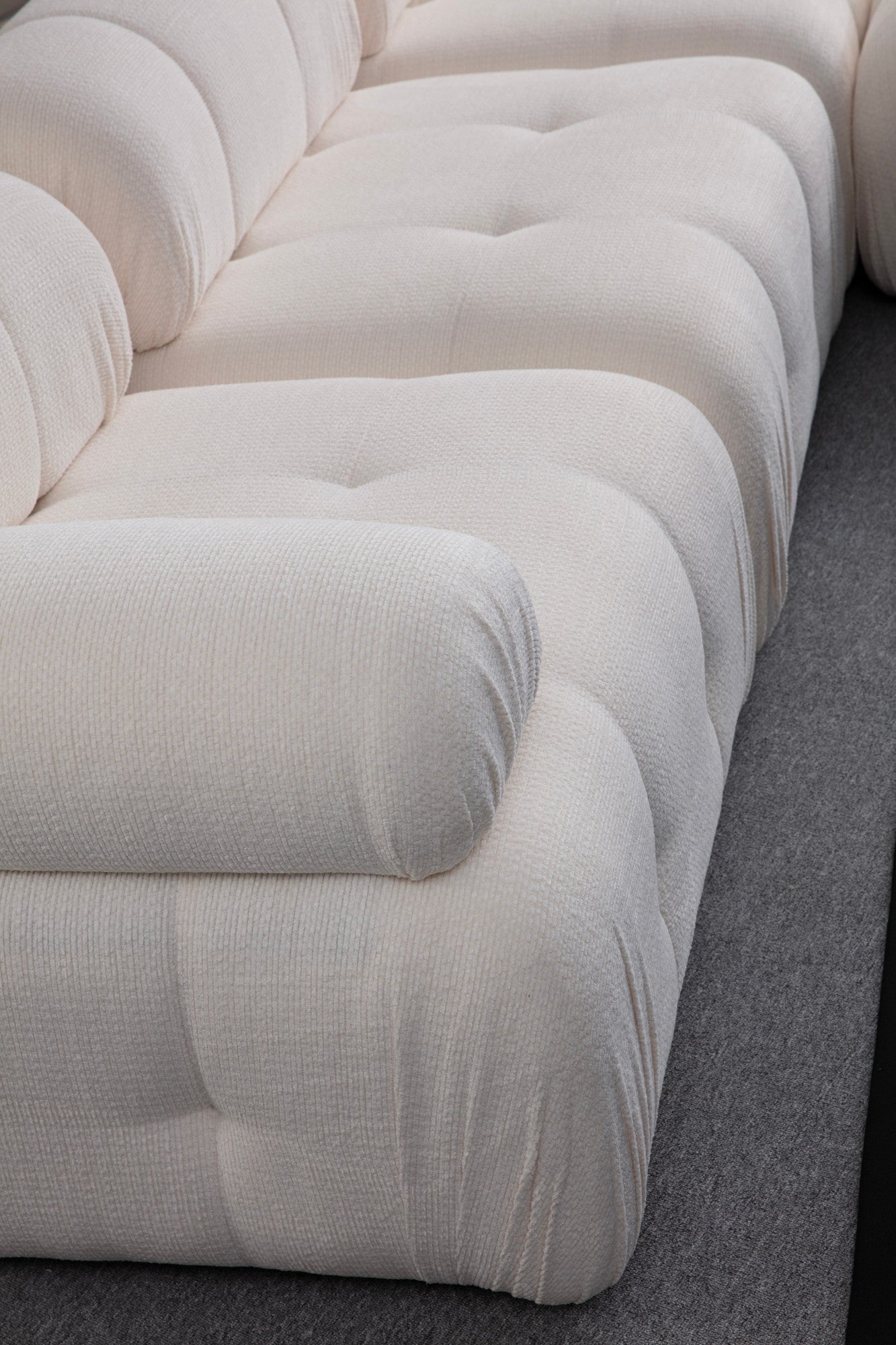 Sofá de canto branco elegante, estrutura de madeira de faia e aglomerado, 290 x 160 cm | Tecido 100% poliéster, espuma cinza macia | Design moderno para sala de estar