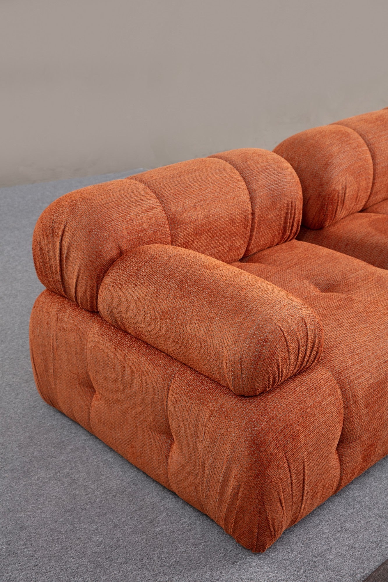Sofá de canto laranja elegante, estrutura de madeira de faia e aglomerado, 190 x 160 cm | Tecido 100% poliéster, assento de espuma macia | Design moderno para salas de estar