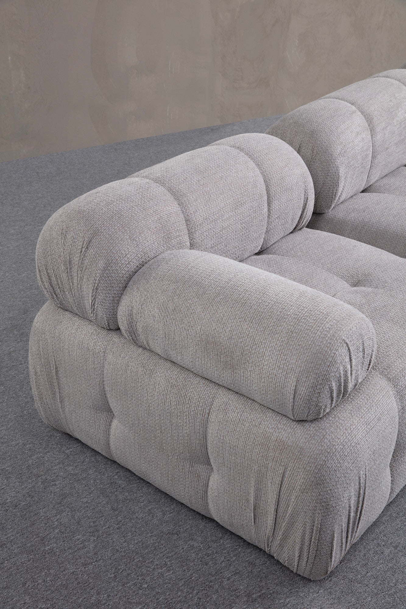 Sofá de canto elegante, cinza claro, 190 x 160 cm | Estrutura em madeira de faia e aglomerado, tecido 100% poliéster | Assentos de espuma macia, design moderno para salas de estar