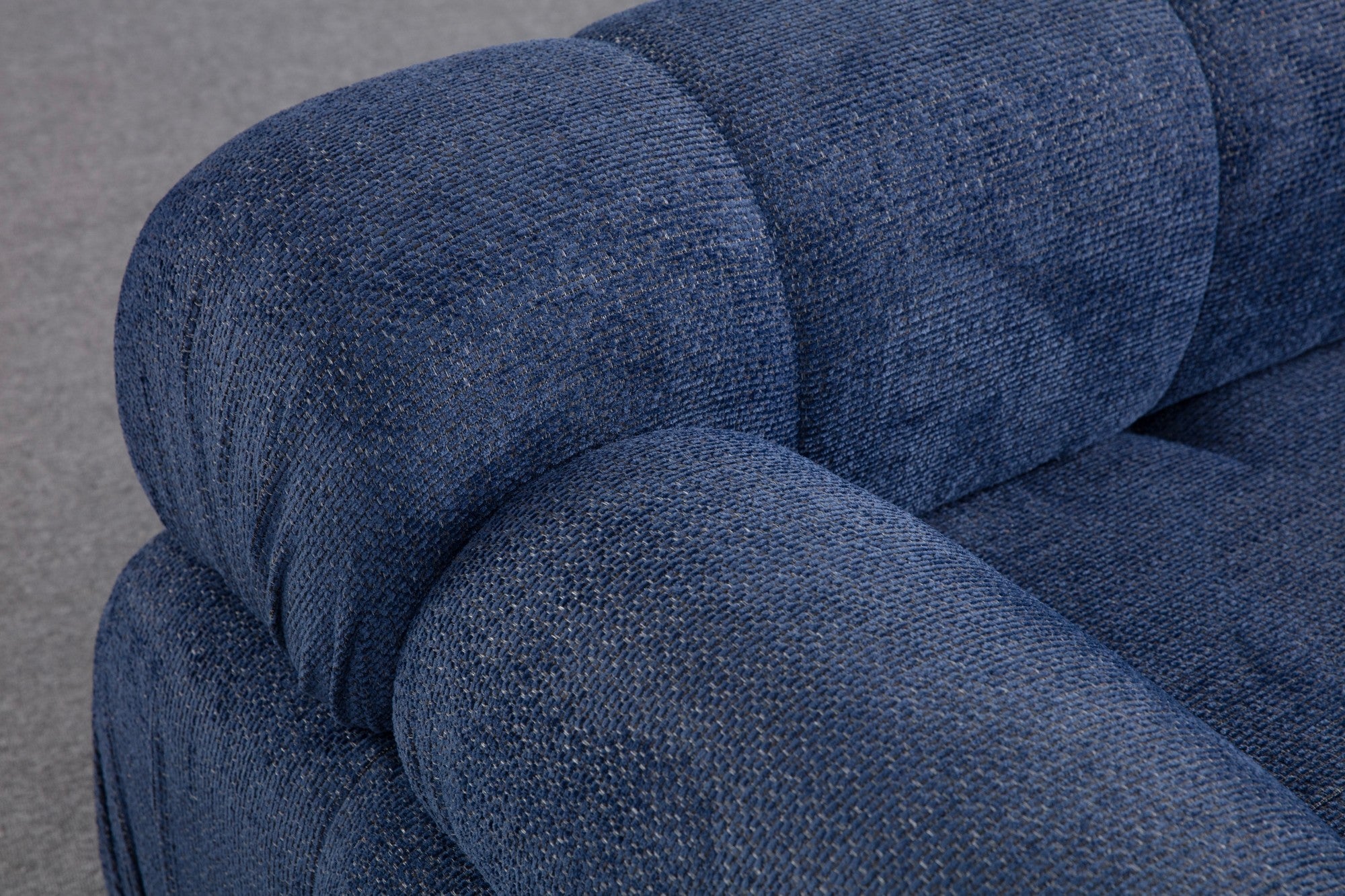 Sofá de canto elegante, azul-noite, 290 x 160 cm | Estrutura em madeira de faia e aglomerado, tecido 100% poliéster, assento em espuma macia | Design moderno para salas de estar