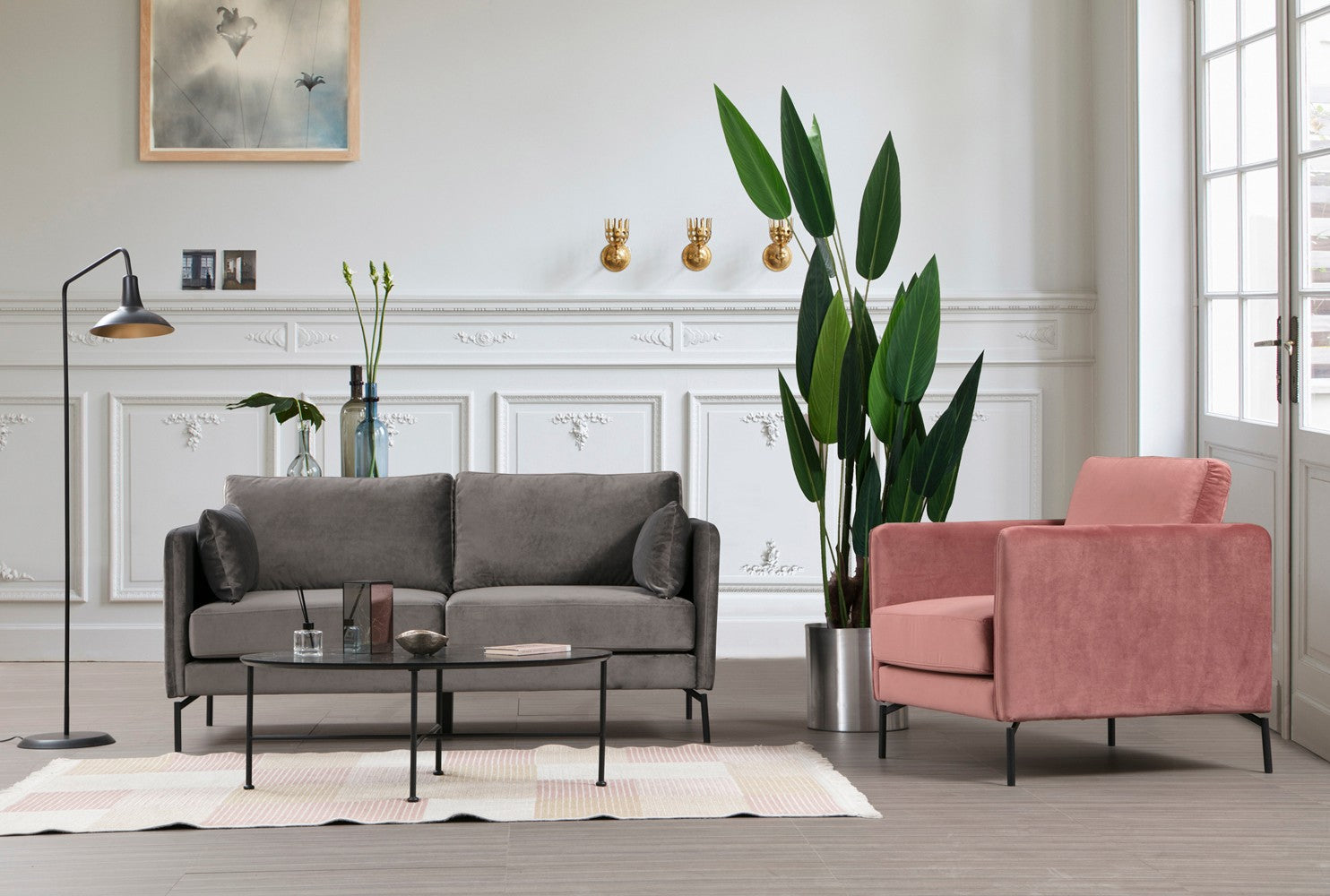 Sofá elegante de 2 lugares, poliéster cinza, 177 x 87 x 90 cm | Estrutura em madeira de faia e aglomerado, pernas de metal | Perfeito para decoração industrial e hoteleira moderna