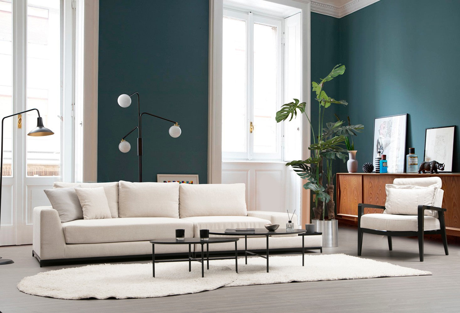 Sofá elegante de 4 lugares, bege, 320 cm | Estrutura em madeira de faia e aglomerado, 100% poliéster, espuma cinza macia | Almofadas portáteis, pernas de metal, design moderno