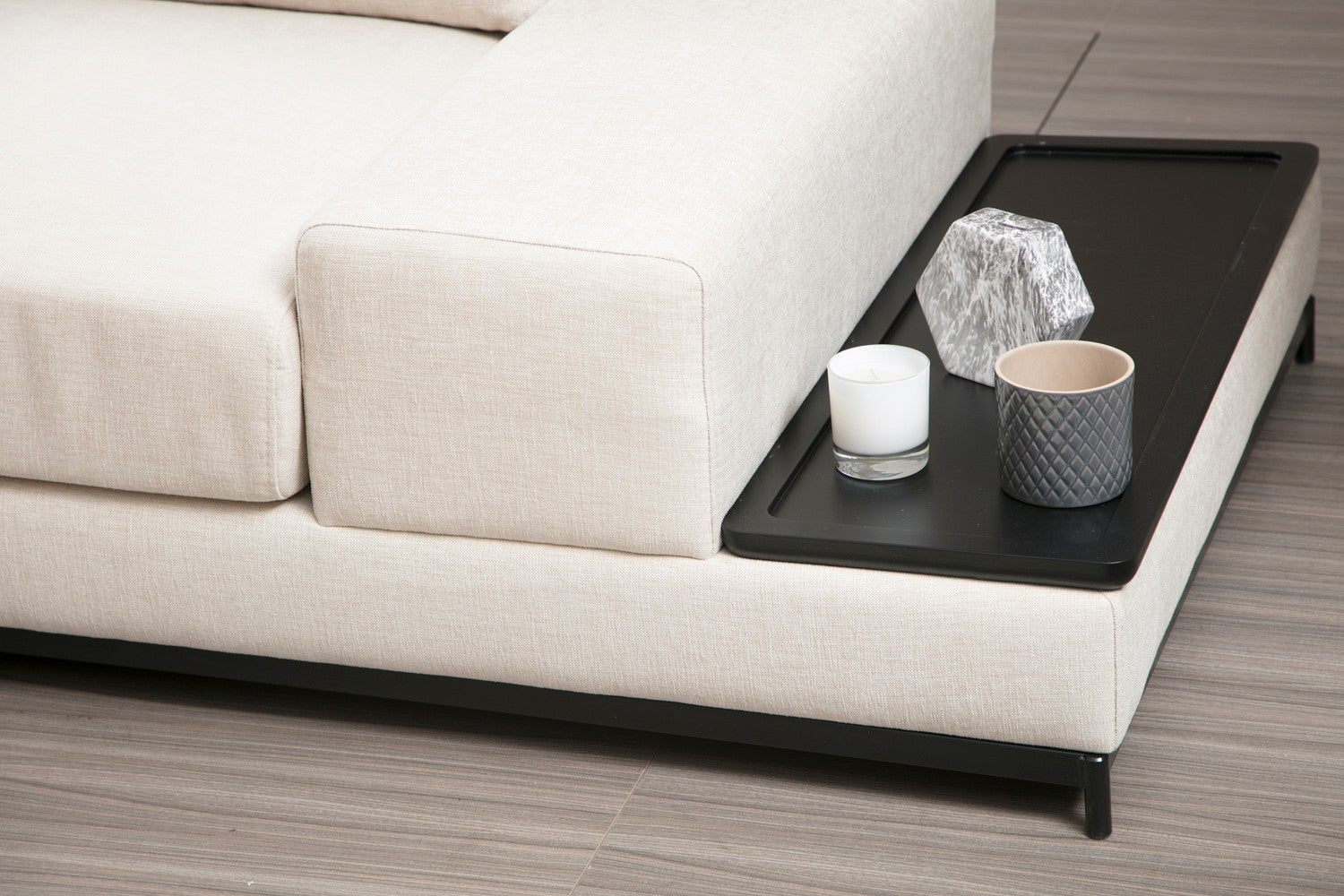 Sofá elegante de 4 lugares, bege, 320 cm | Estrutura em madeira de faia e aglomerado, 100% poliéster, espuma cinza macia | Almofadas portáteis, pernas de metal, design moderno