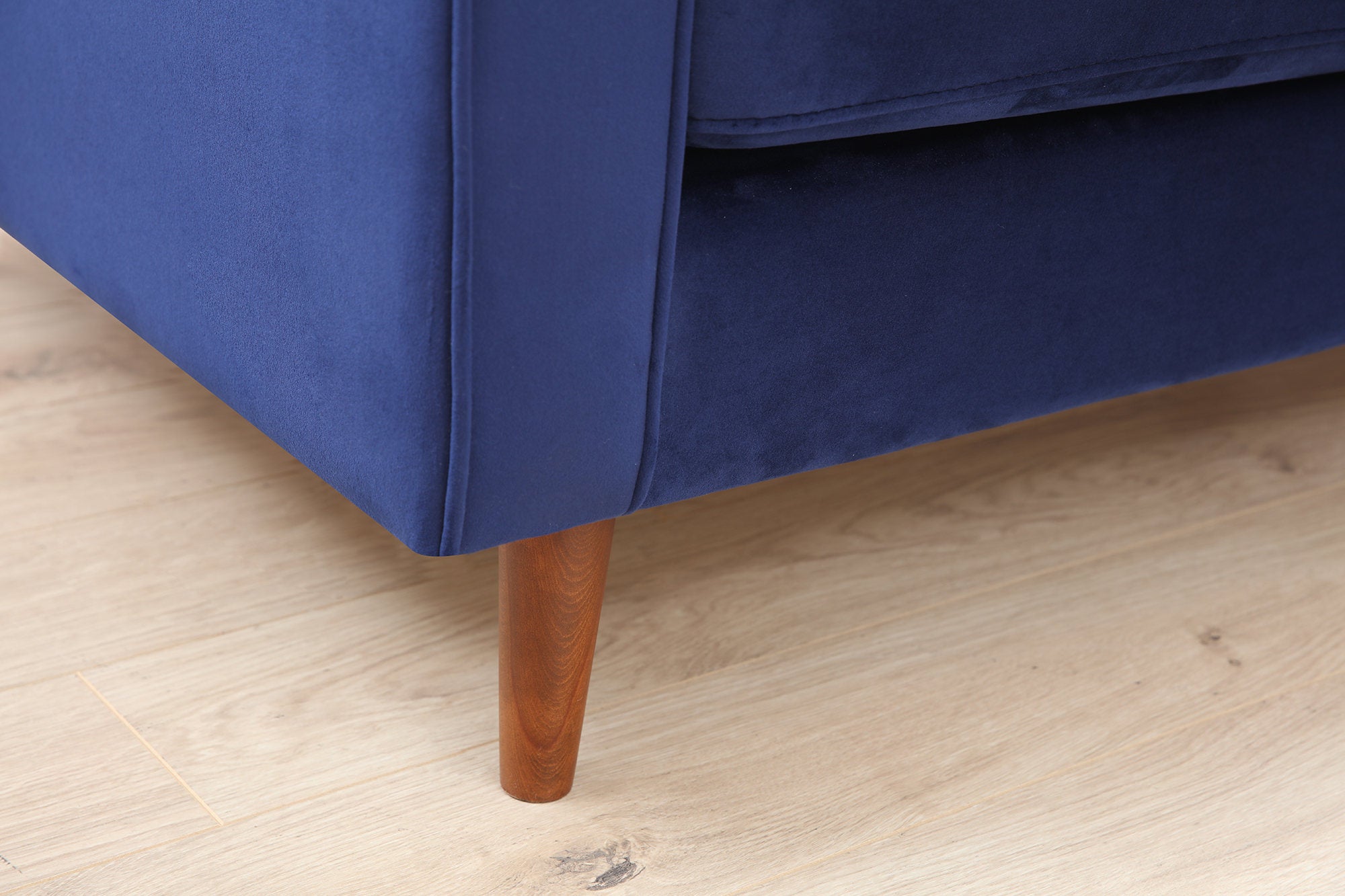 Sofá elegante de 3 lugares, azul-marinho, 215 x 90 x 70 cm | Estrutura em madeira de faia, 100% poliéster, inclui 2 almofadas | Perfeito para salas de estar modernas e hotéis