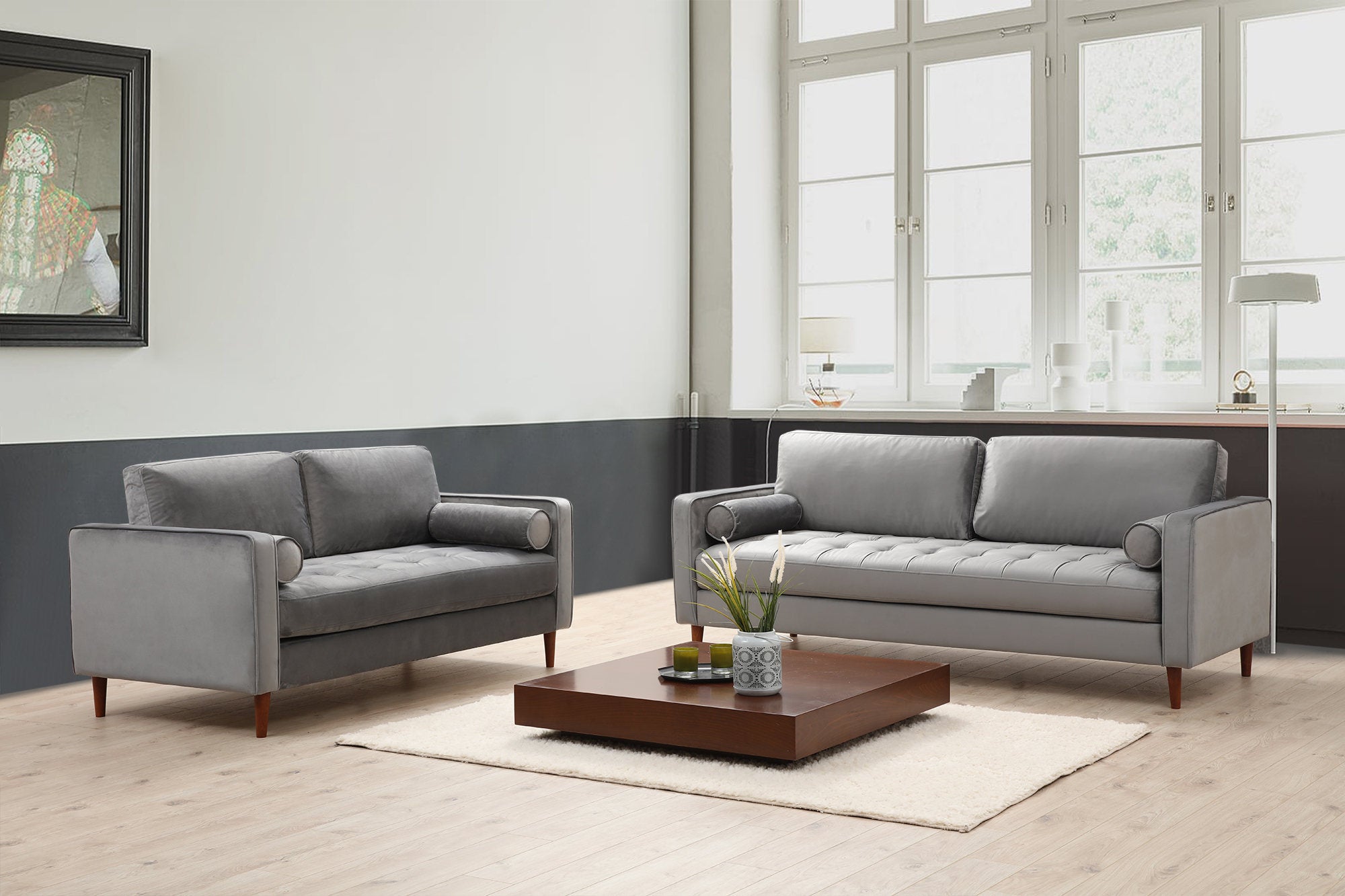 Sofá elegante de 3 lugares, cinza claro, 215 x 90 x 70 cm | Estrutura em madeira de faia, 100% poliéster, pernas em nogueira | Almofadas de espuma confortáveis e 2 travesseiros incluídos
