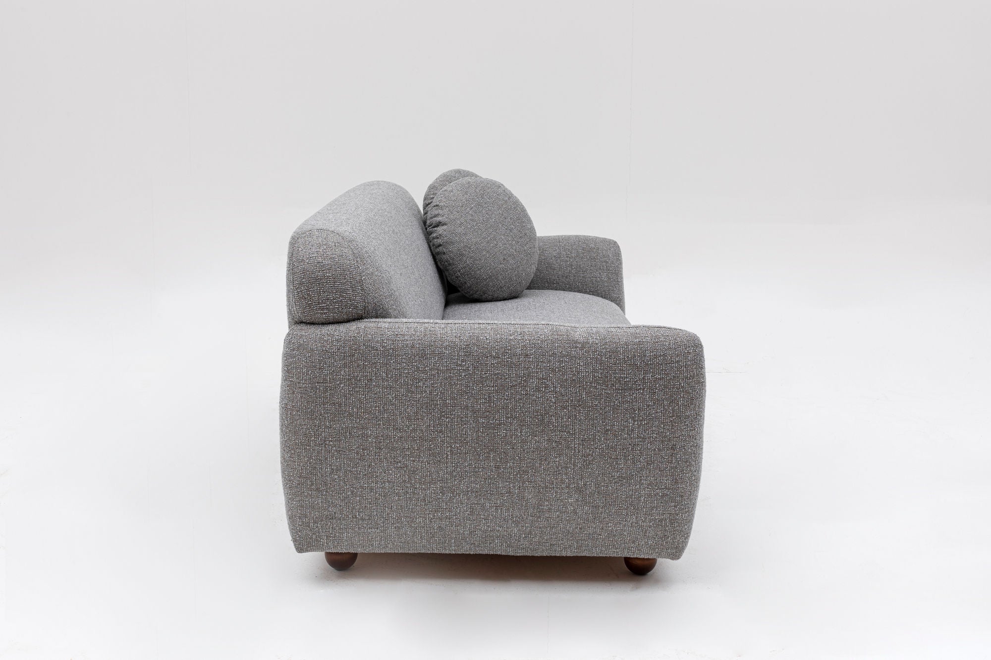 Sofá elegante de 3 lugares, cinza claro, 223 x 83 x 86 cm | Estrutura em madeira de faia, 100% poliéster, pernas em nogueira | Inclui 2 almofadas, perfeito para salas de estar modernas
