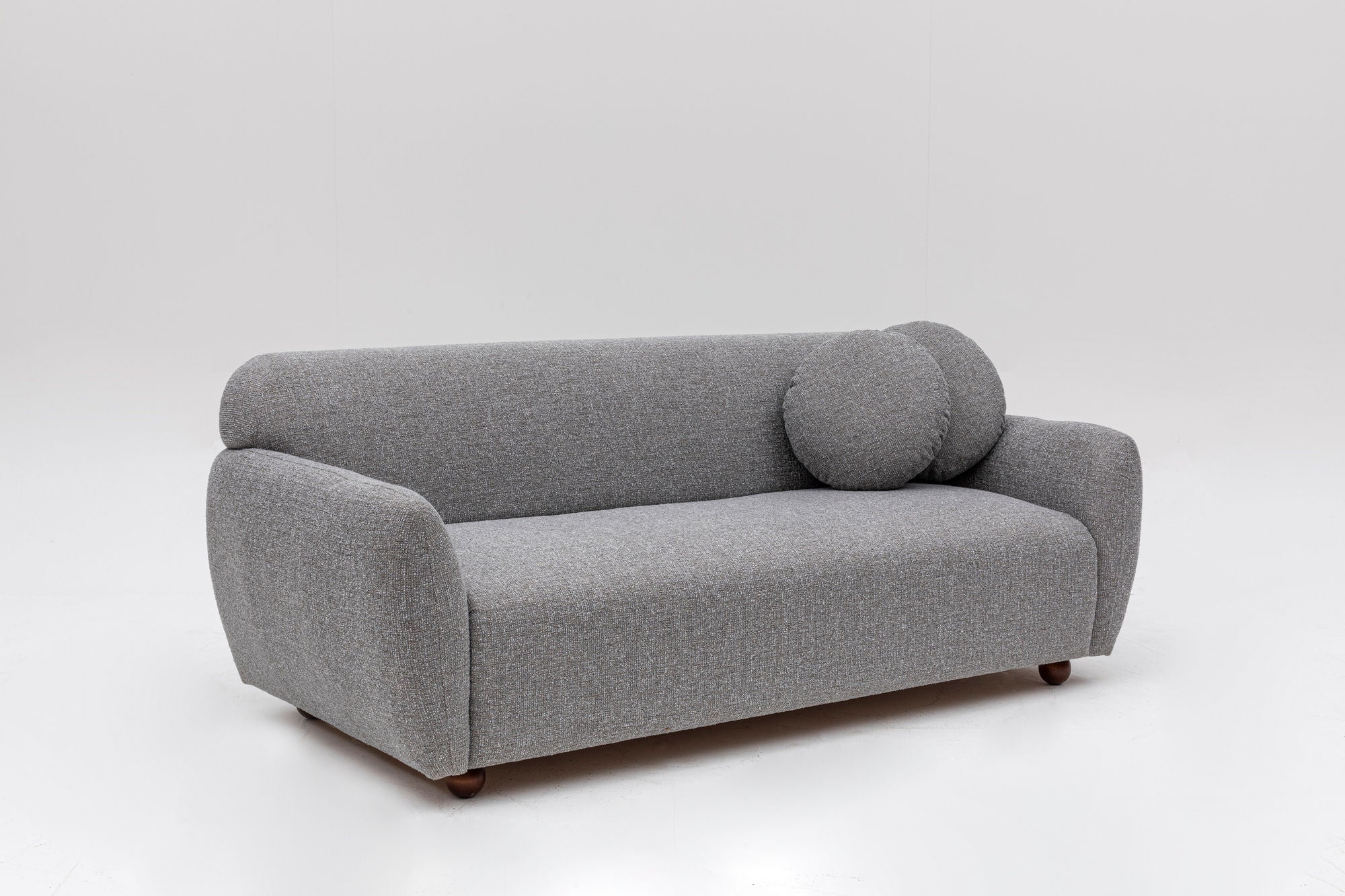 Sofá elegante de 3 lugares, cinza claro, 223 x 83 x 86 cm | Estrutura em madeira de faia, 100% poliéster, pernas em nogueira | Inclui 2 almofadas, perfeito para salas de estar modernas