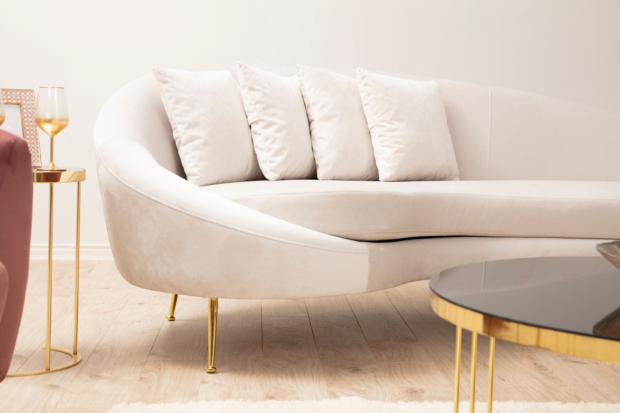Sofá elegante de 3 lugares, bege, 255 x 120 x 85 cm | Estrutura de madeira de faia, 100% poliéster, pernas de metal dourado | Almofadas macias de espuma e penas, 2 travesseiros incluídos