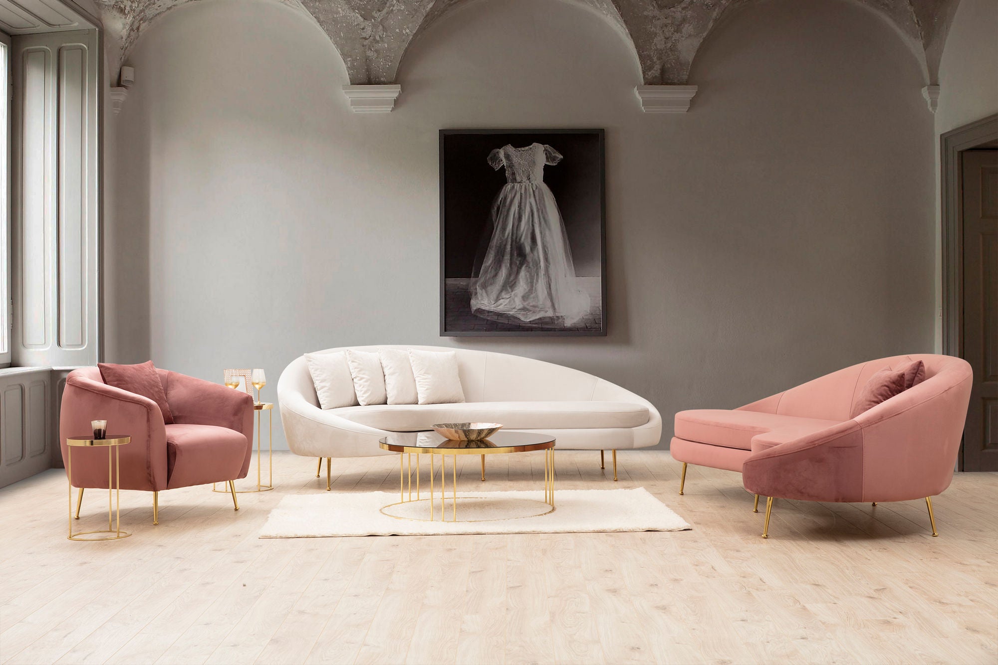 Sofá elegante de 3 lugares, bege, 255 x 120 x 85 cm | Estrutura de madeira de faia, 100% poliéster, pernas de metal dourado | Almofadas macias de espuma e penas, 2 travesseiros incluídos