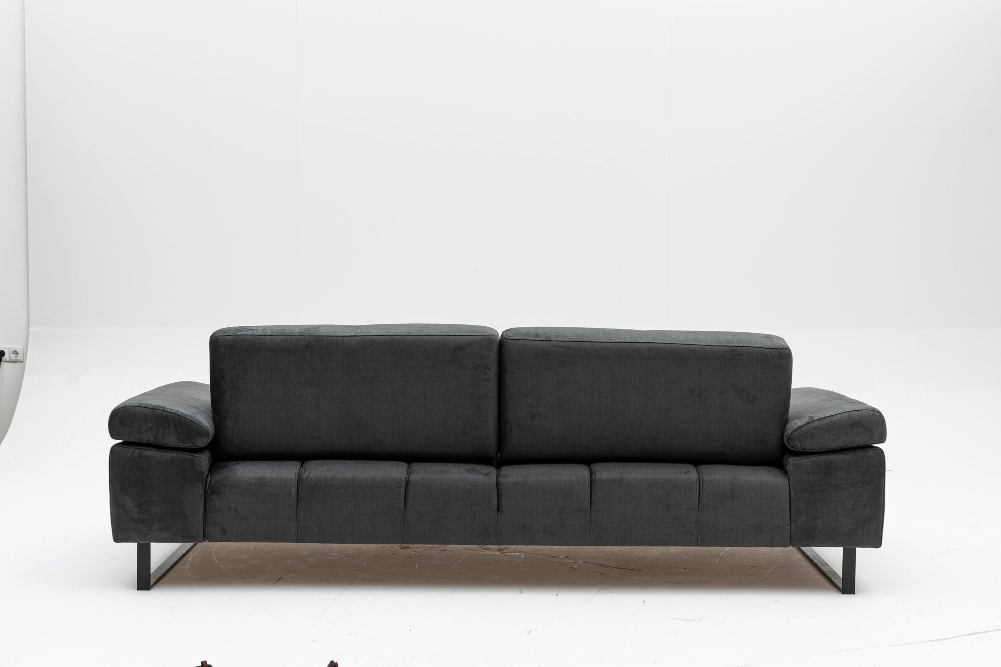 Sofá-cama elegante de 3 lugares, antracite, 239 x 99 x 83 cm | Estrutura em madeira de faia e aglomerado, 100% poliéster, encosto ajustável, design industrial moderno