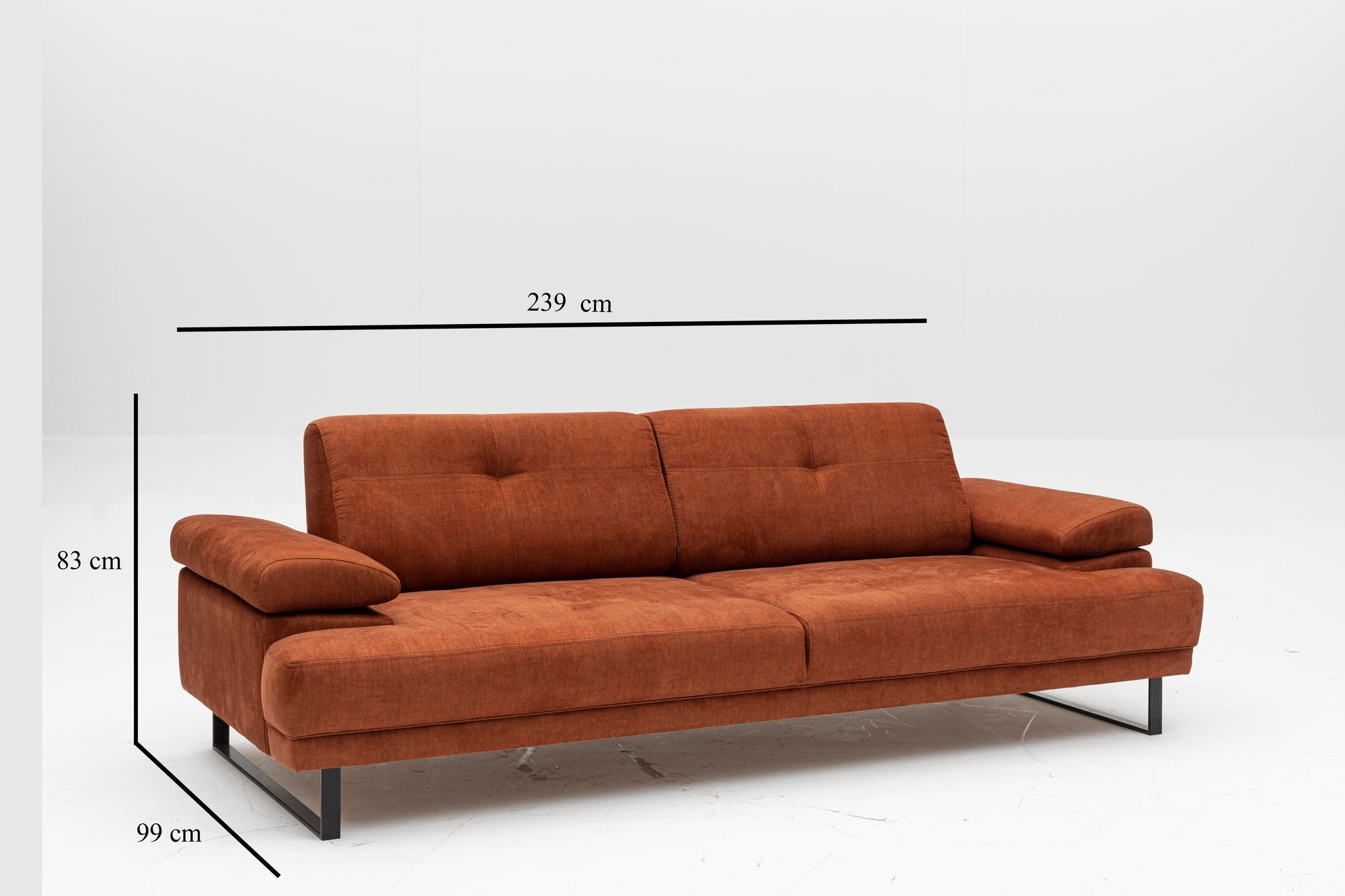 Sofá-cama elegante de 3 lugares, laranja, 239 cm | Estrutura em madeira de faia e aglomerado, encosto ajustável, espuma macia, pernas de metal preto fosco | Perfeito para espaços modernos