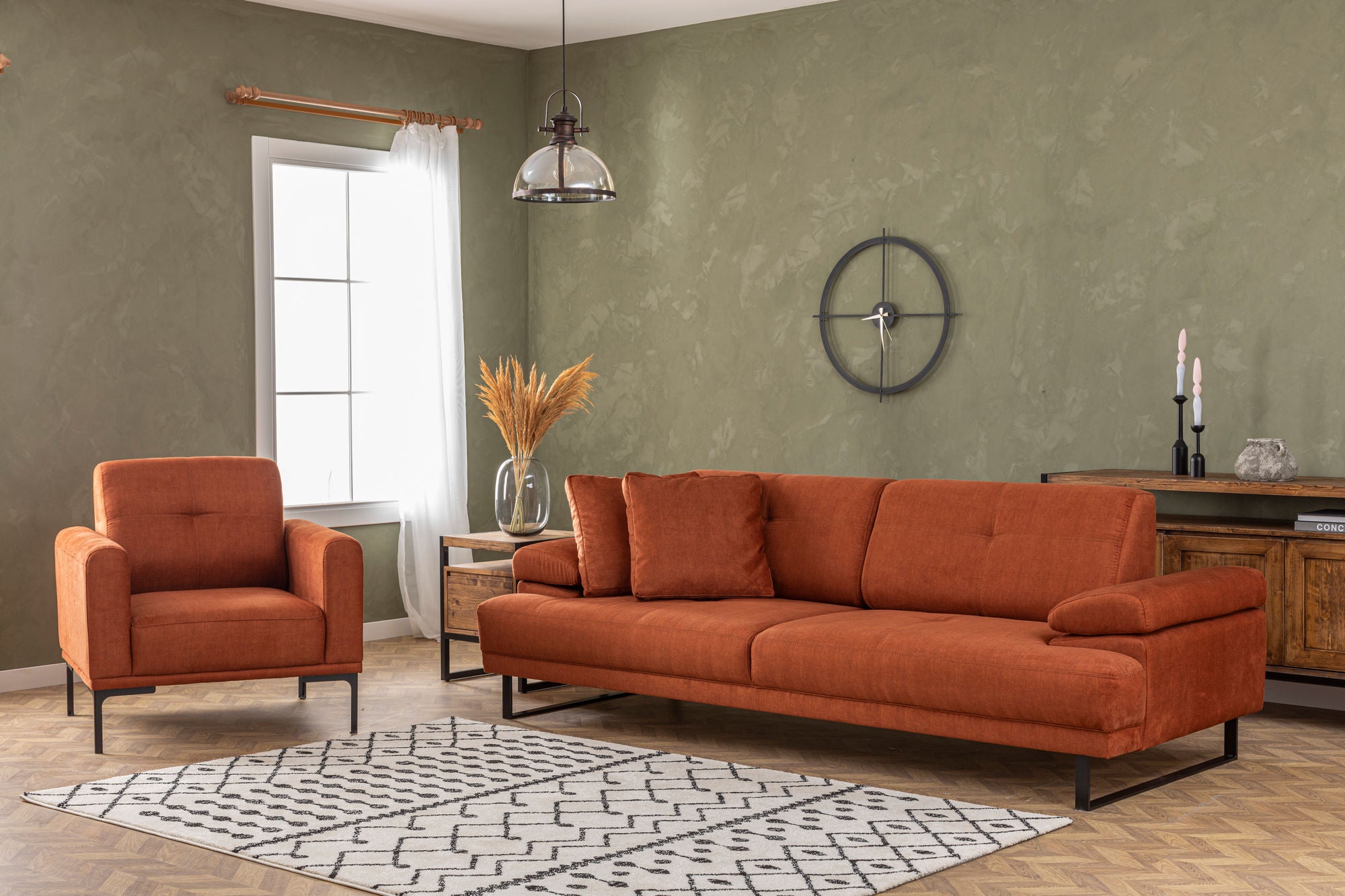Sofá-cama elegante de 3 lugares, laranja, 239 cm | Estrutura em madeira de faia e aglomerado, encosto ajustável, espuma macia, pernas de metal preto fosco | Perfeito para espaços modernos