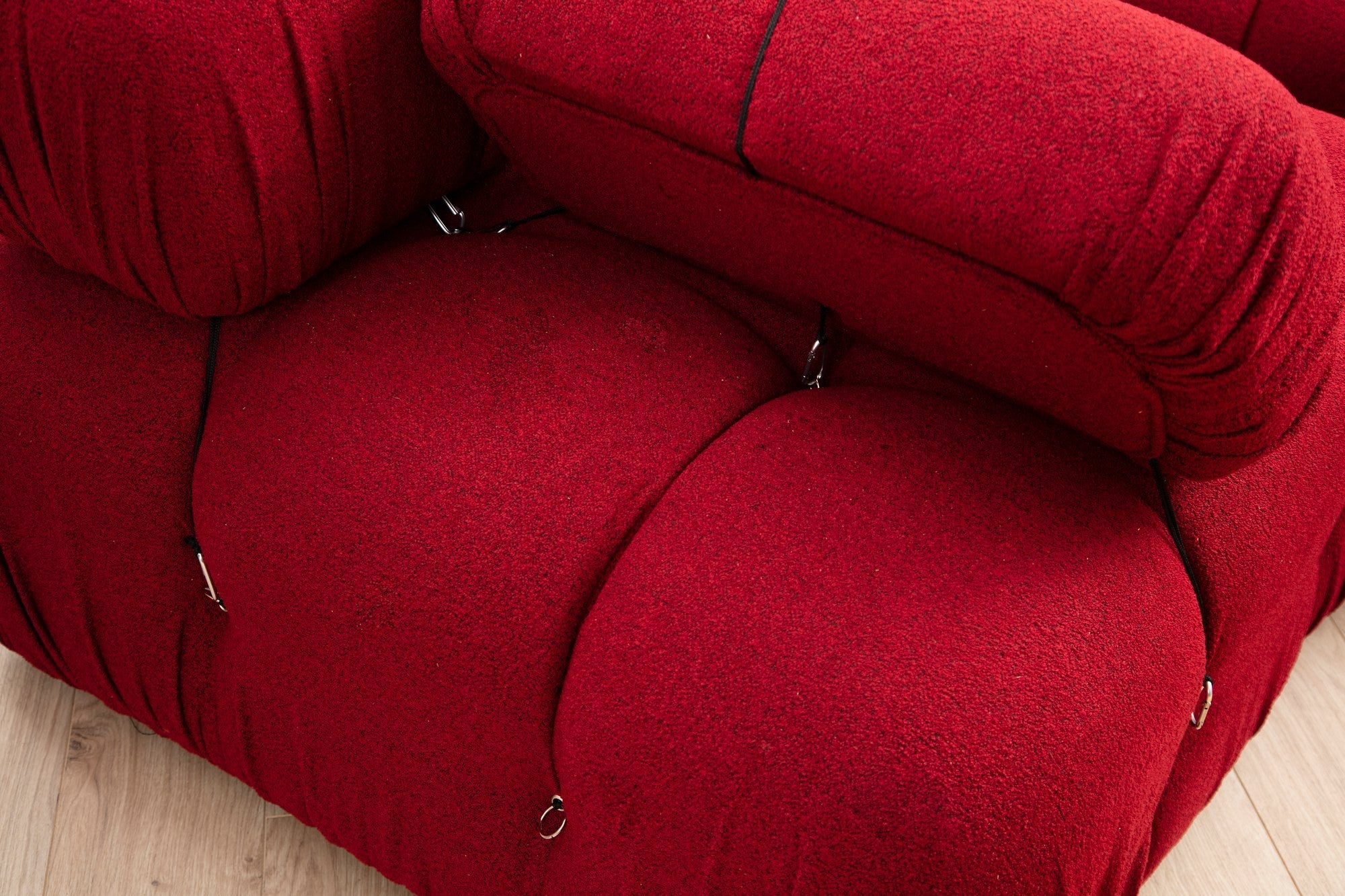 Sofá elegante de 1 lugar, vermelho, 95 x 95 x 75 cm | Estrutura em madeira de faia e aglomerado, 100% poliéster, encosto e braço removíveis | Perfeito para espaços modernos