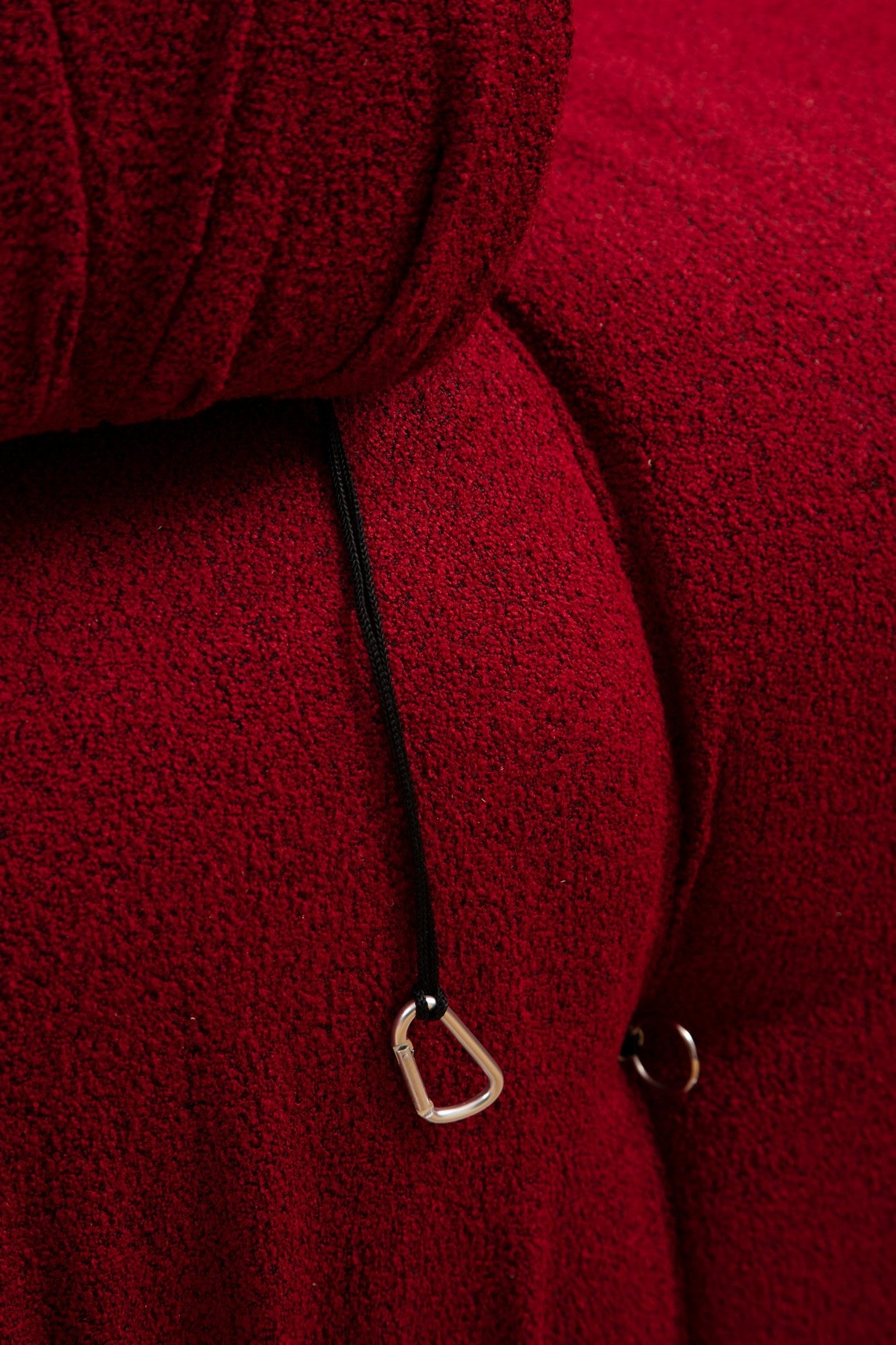 Sofá elegante de 1 lugar, vermelho, 95 x 95 x 75 cm | Estrutura em madeira de faia e aglomerado, 100% poliéster, encosto e braço removíveis | Perfeito para espaços modernos