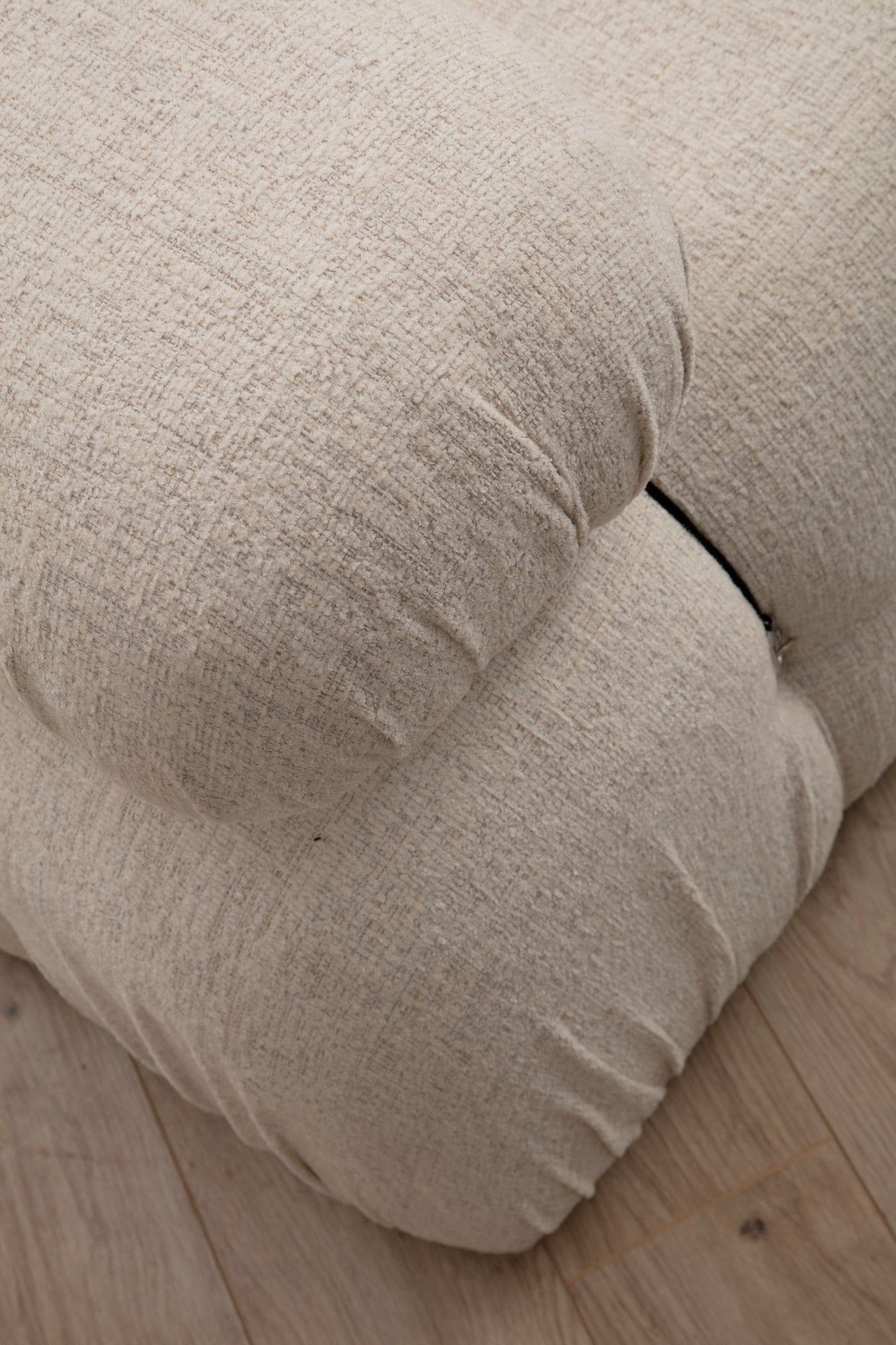 Sofá elegante de 1 lugar, cor creme, 95x95x75 cm | Estrutura em madeira de faia e aglomerado, 100% poliéster, encosto e braço removíveis | Perfeito para decoração escandinava e hoteleira