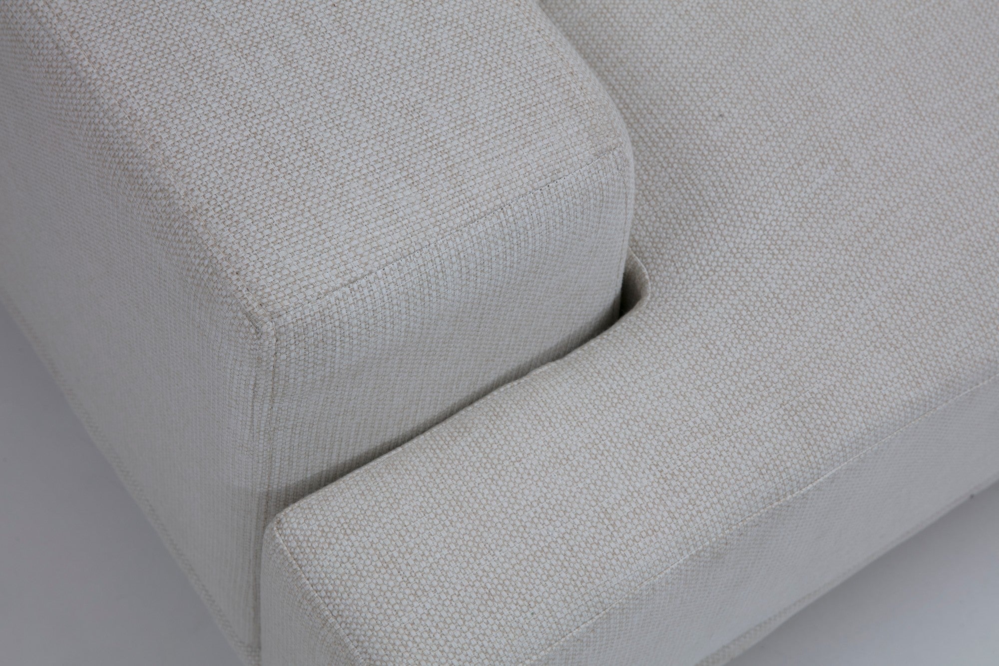 Sofá elegante de 2 lugares, bege, 200 x 110 x 80 cm | Estrutura em madeira de faia, 100% poliéster, espuma cinza macia | Design moderno com pernas de metal preto fosco, perfeito para casa e escritório