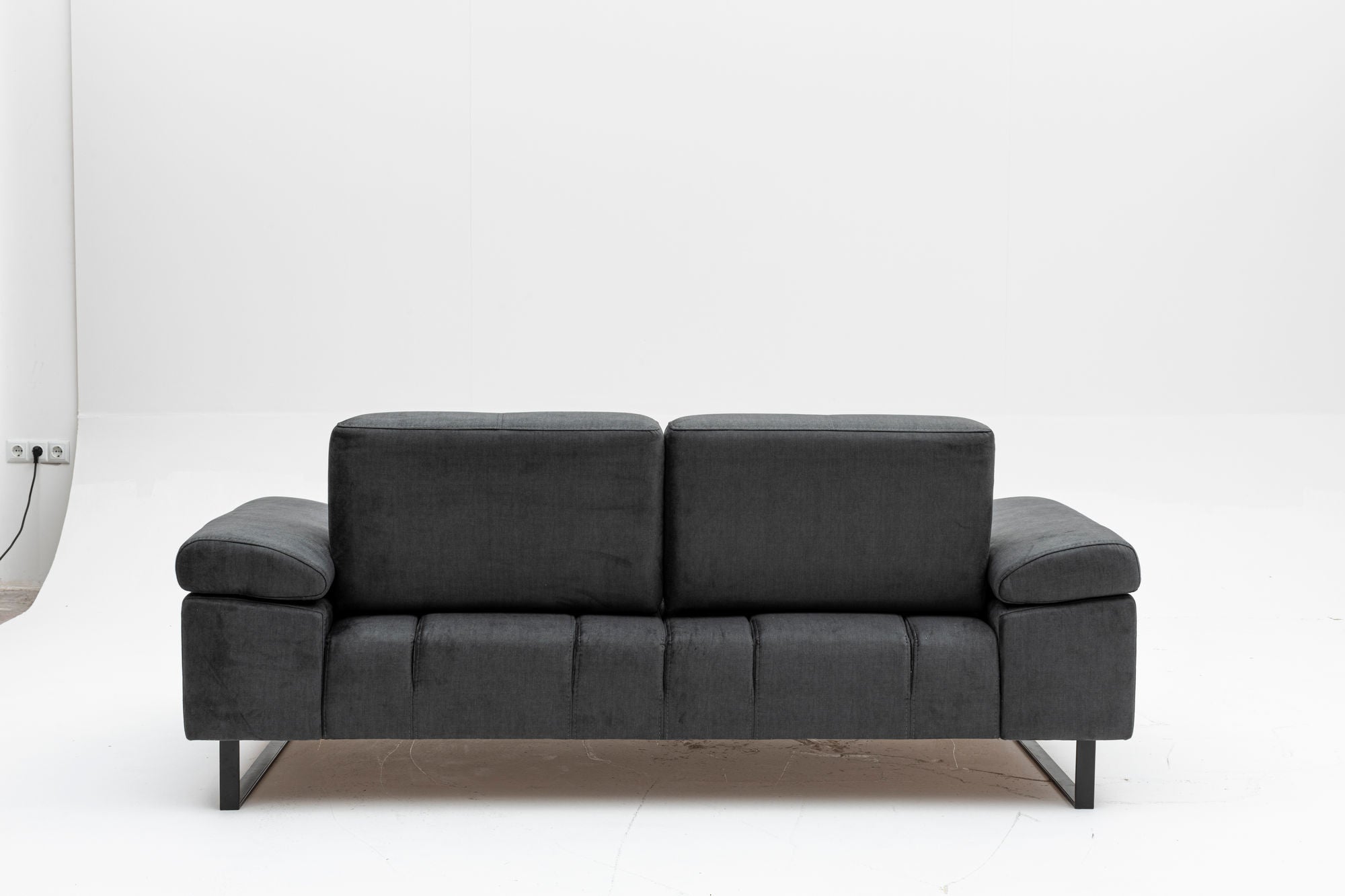 Sofá-cama elegante de 2 lugares, antracite, 199 x 99 x 83 cm | Estrutura em madeira de faia e aglomerado, 100% poliéster, encosto ajustável, design industrial moderno