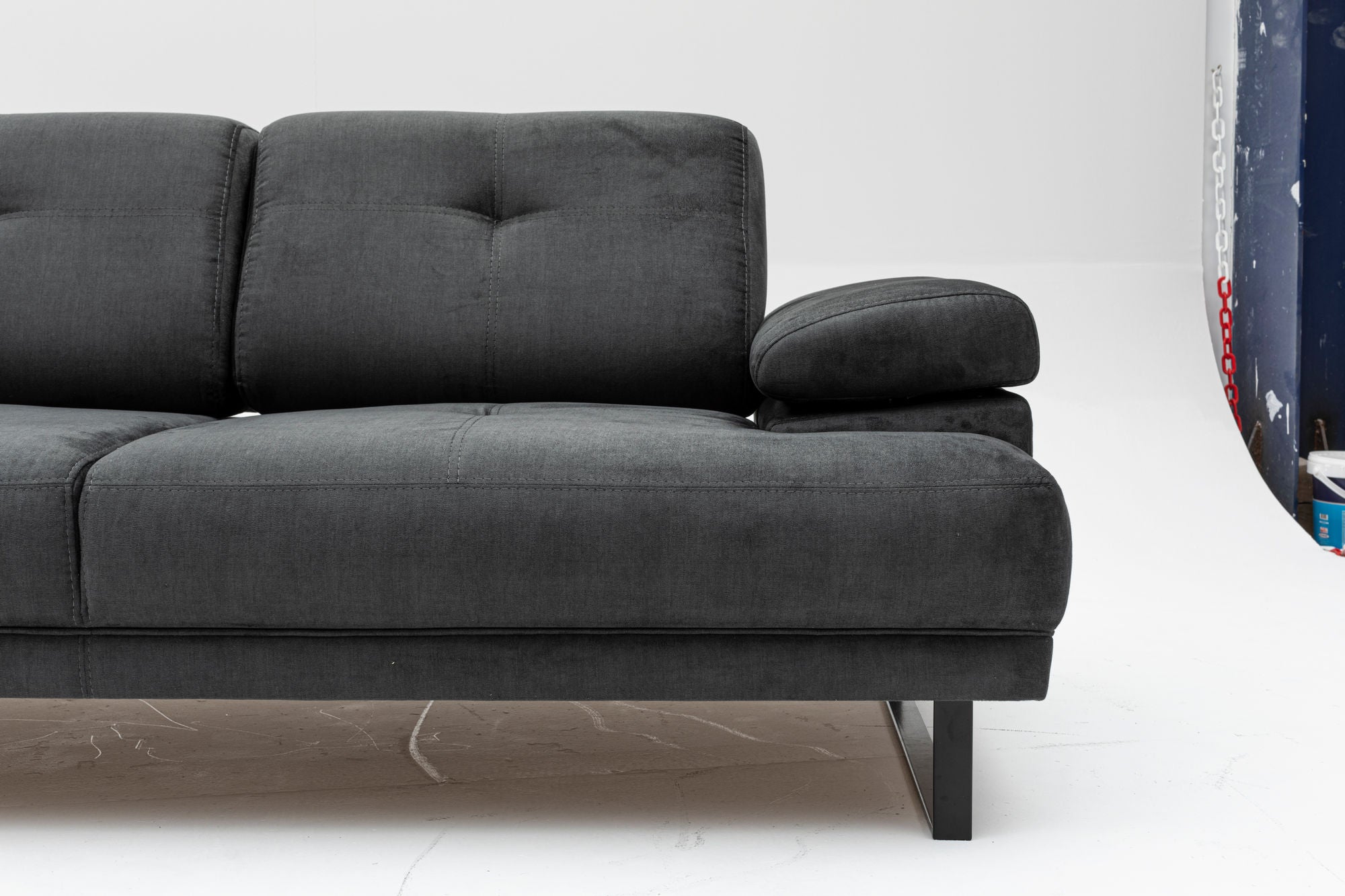 Sofá-cama elegante de 2 lugares, antracite, 199 x 99 x 83 cm | Estrutura em madeira de faia e aglomerado, 100% poliéster, encosto ajustável, design industrial moderno